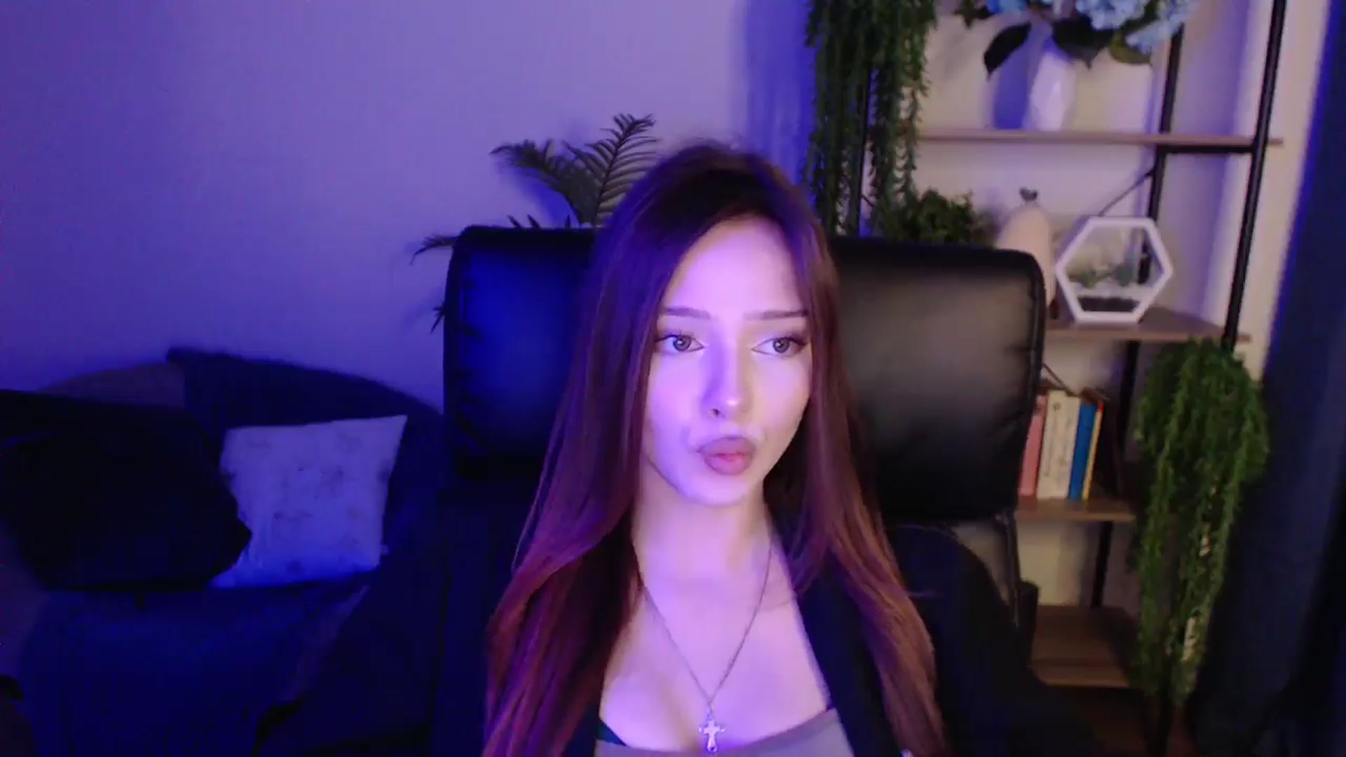 Gallery image thumbnail from KateManelli's myfreecams stream on, 01/17/2025, 14:51 image 2 of 20