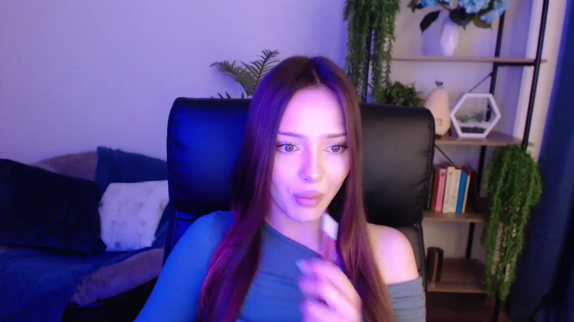 Gallery image thumbnail from KateManelli's myfreecams stream on, 01/18/2025, 10:05 image 10 of 20