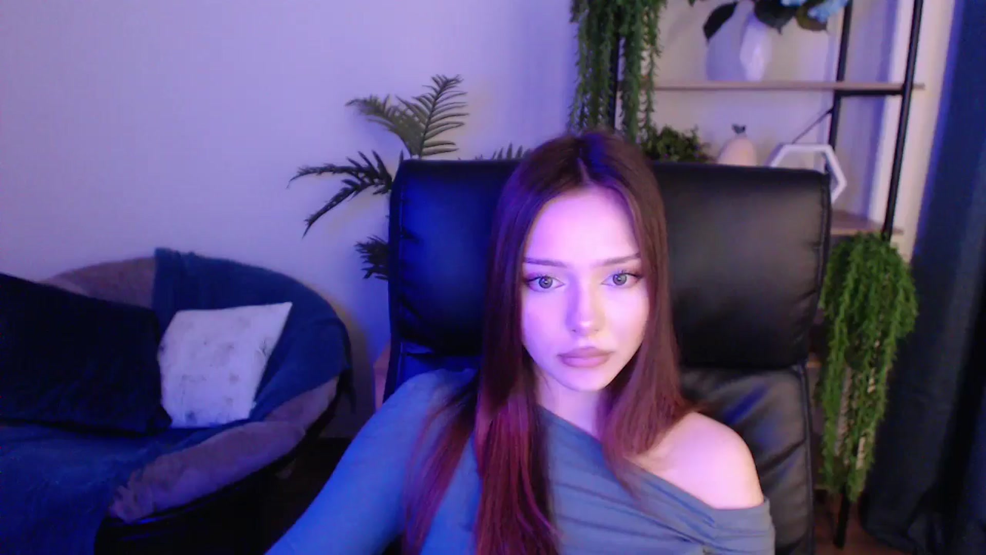 Gallery image thumbnail from KateManelli's myfreecams stream on, 01/18/2025, 13:18 image 9 of 20