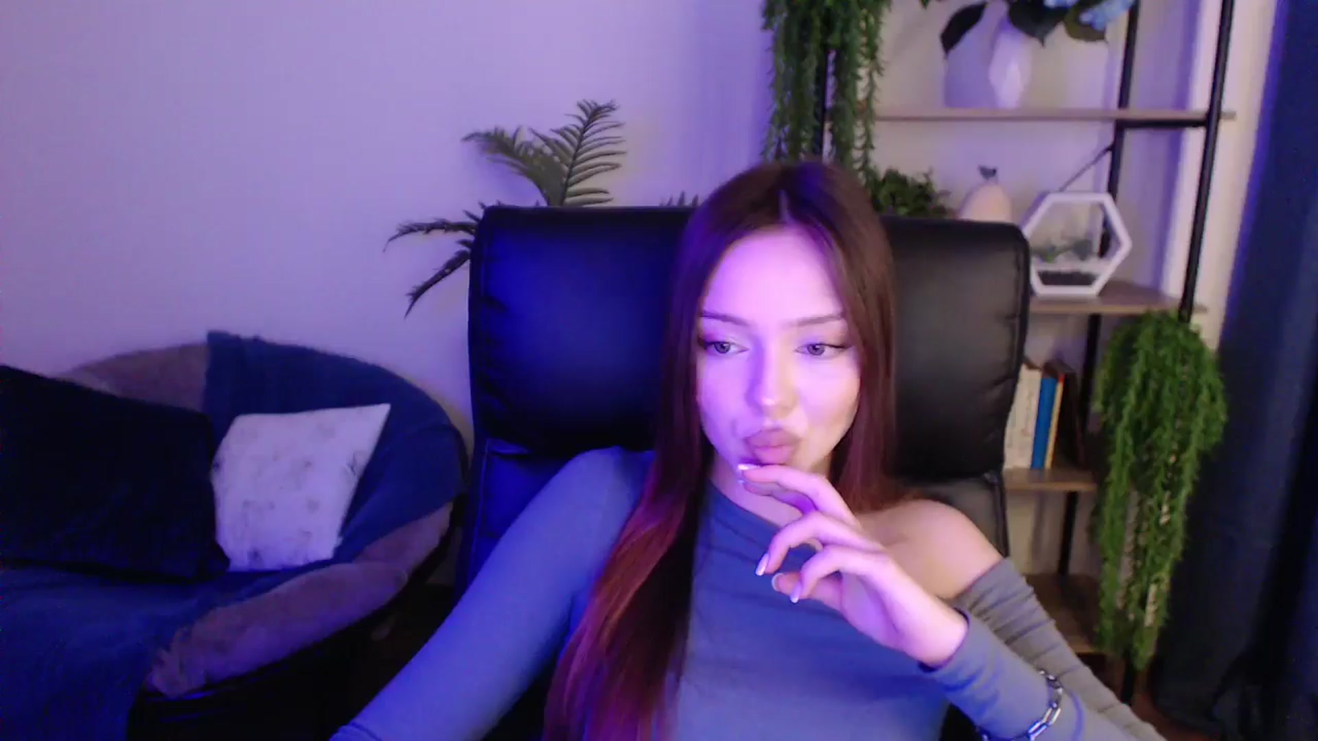 Gallery image thumbnail from KateManelli's myfreecams stream on, 01/18/2025, 13:18 image 16 of 20