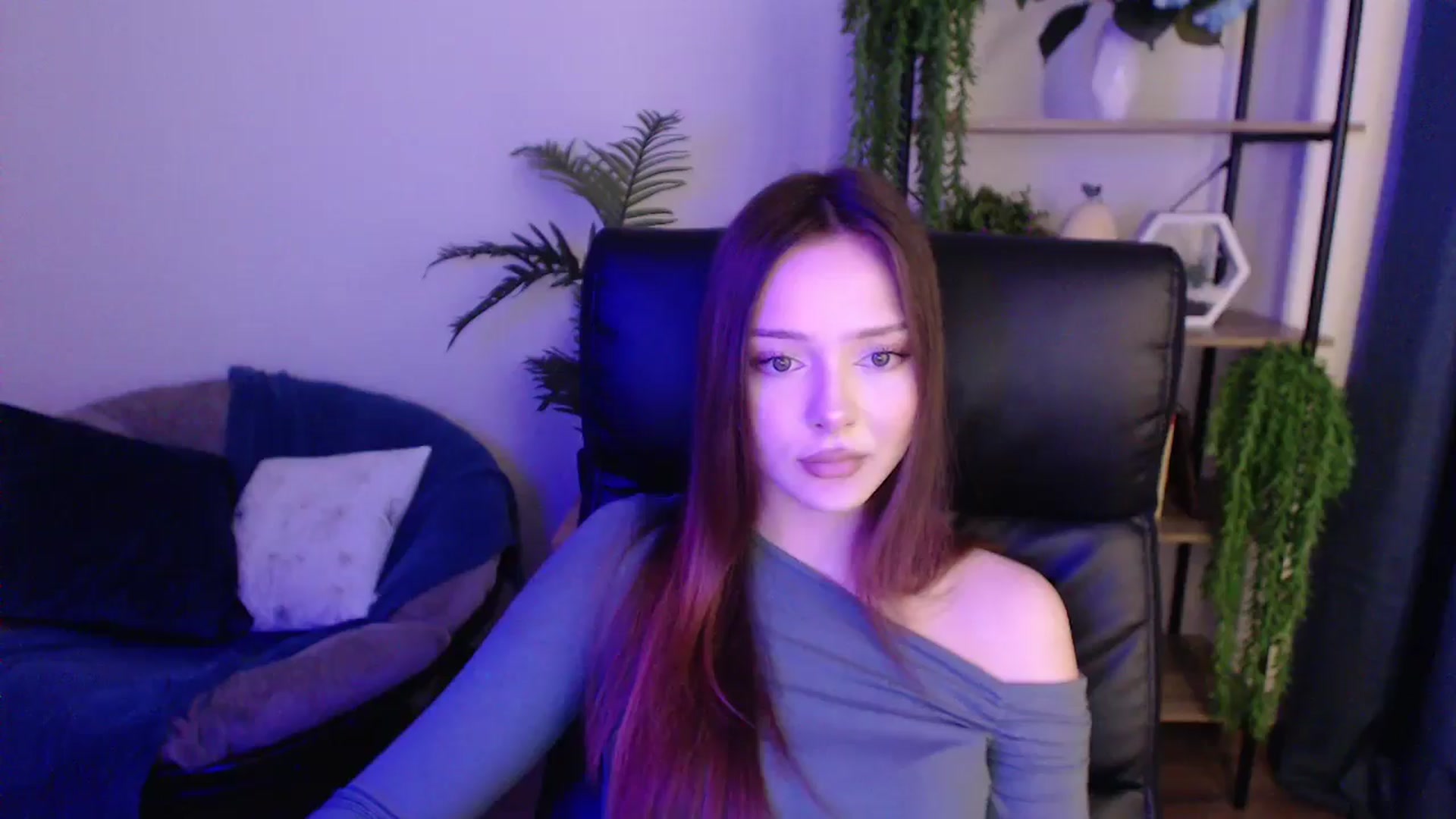 Gallery image thumbnail from KateManelli's myfreecams stream on, 01/18/2025, 13:18 image 7 of 20