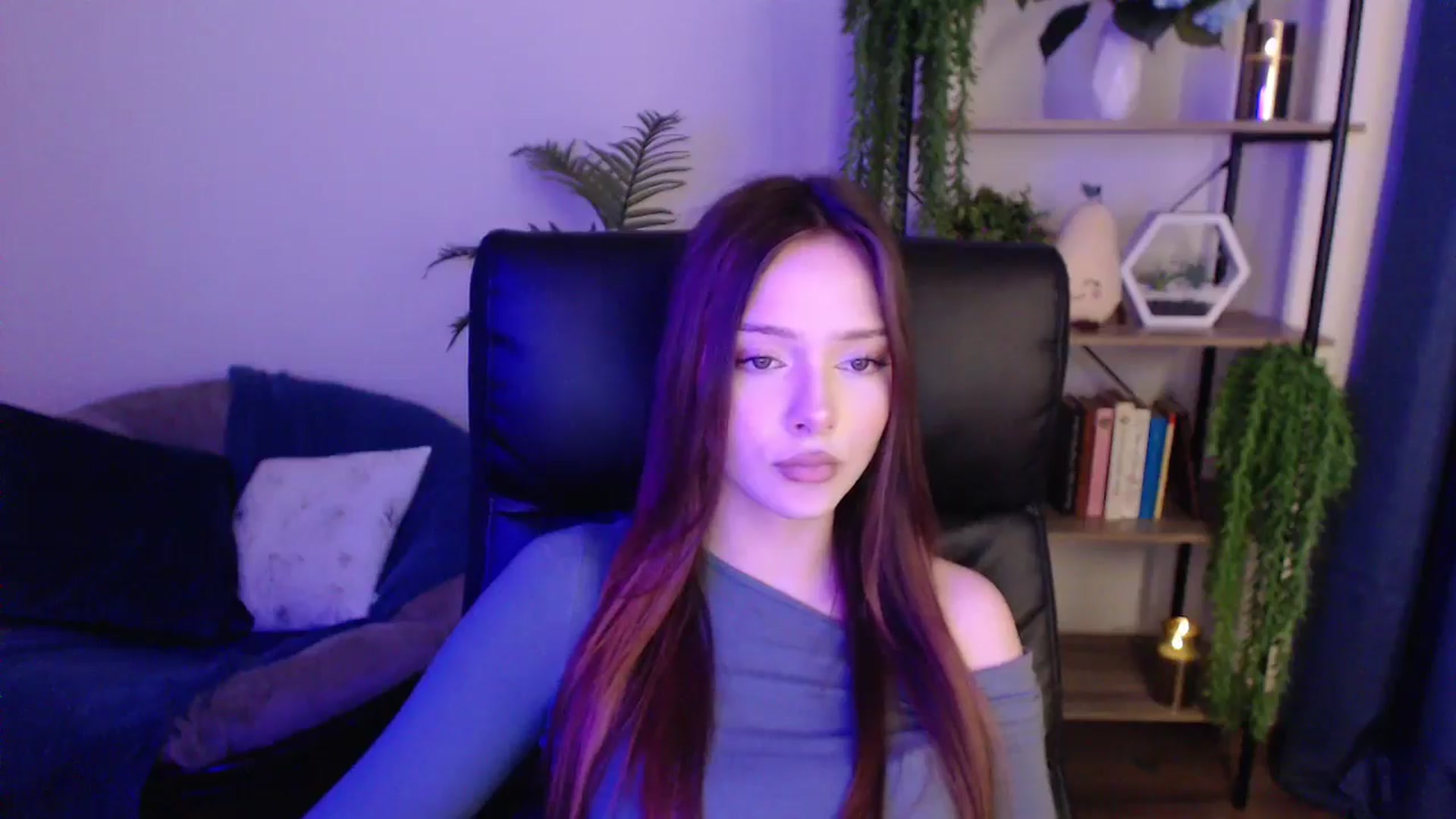 Gallery image thumbnail from KateManelli's myfreecams stream on, 01/18/2025, 14:00 image 4 of 20
