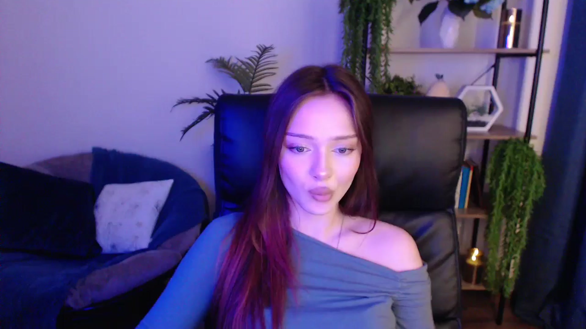 Gallery image thumbnail from KateManelli's myfreecams stream on, 01/18/2025, 14:00 image 10 of 20