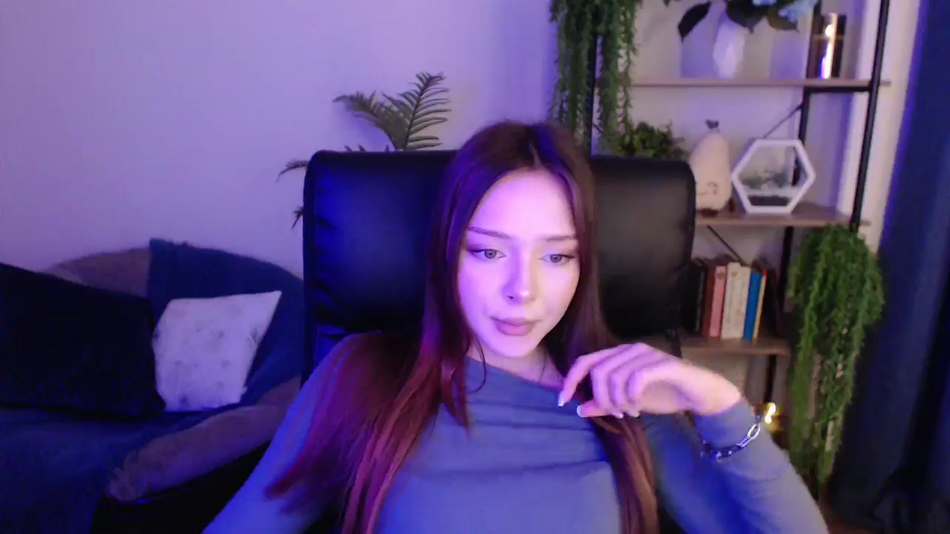 Gallery image thumbnail from KateManelli's myfreecams stream on, 01/18/2025, 14:00 image 5 of 20