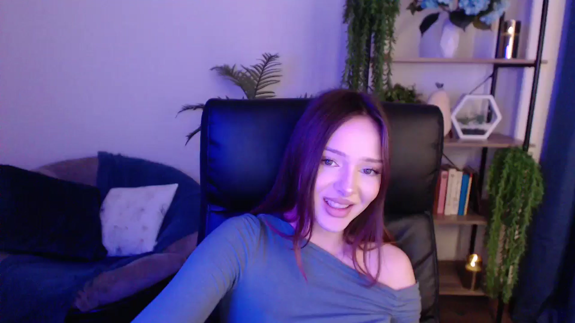 Gallery image thumbnail from KateManelli's myfreecams stream on, 01/18/2025, 14:00 image 18 of 20