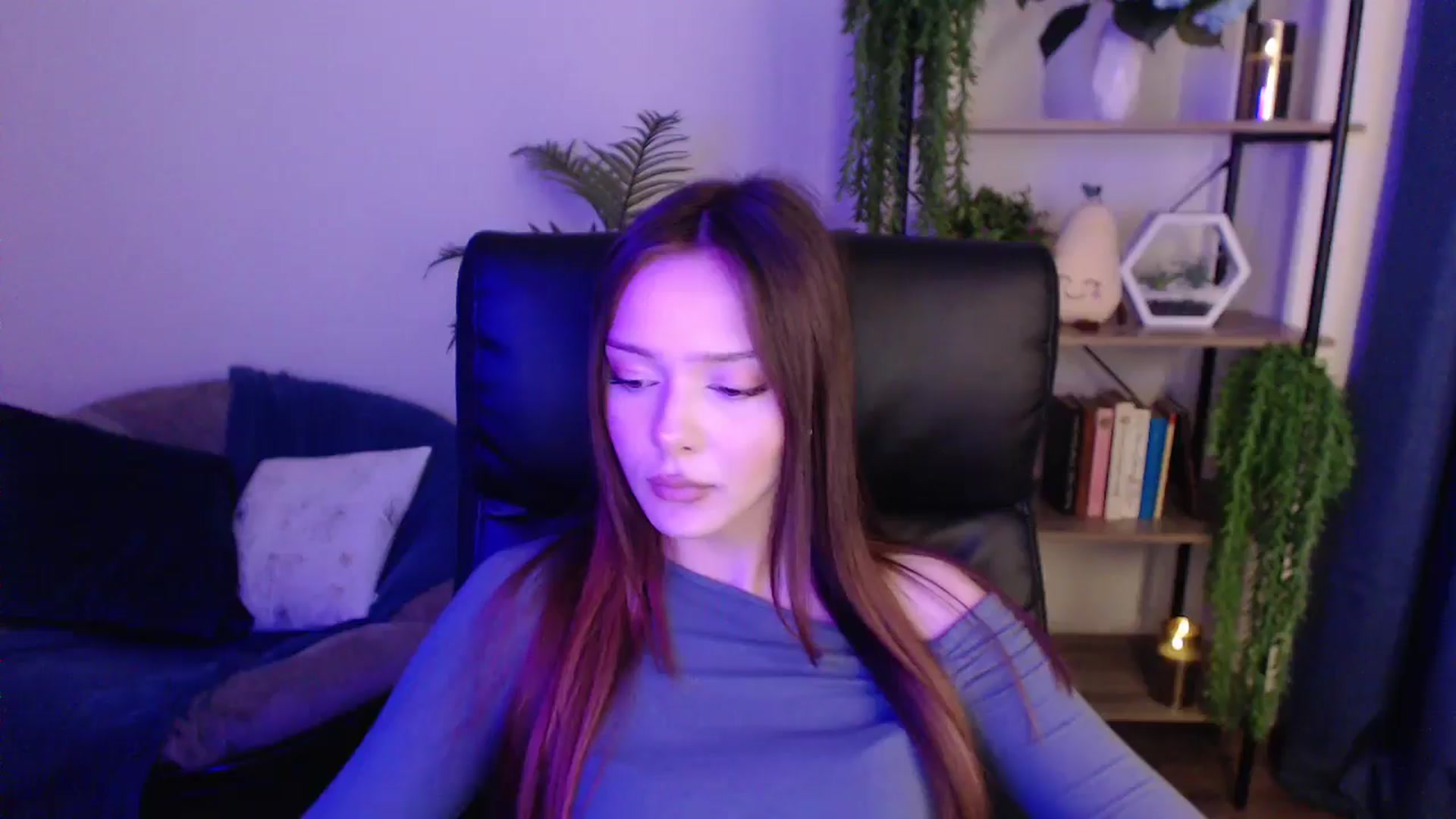 Gallery image thumbnail from KateManelli's myfreecams stream on, 01/18/2025, 14:00 image 6 of 20