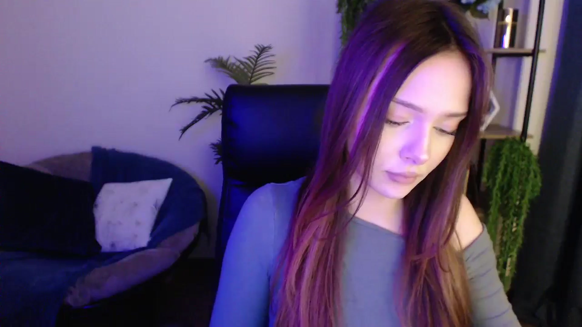 Gallery image thumbnail from KateManelli's myfreecams stream on, 01/18/2025, 14:00 image 9 of 20