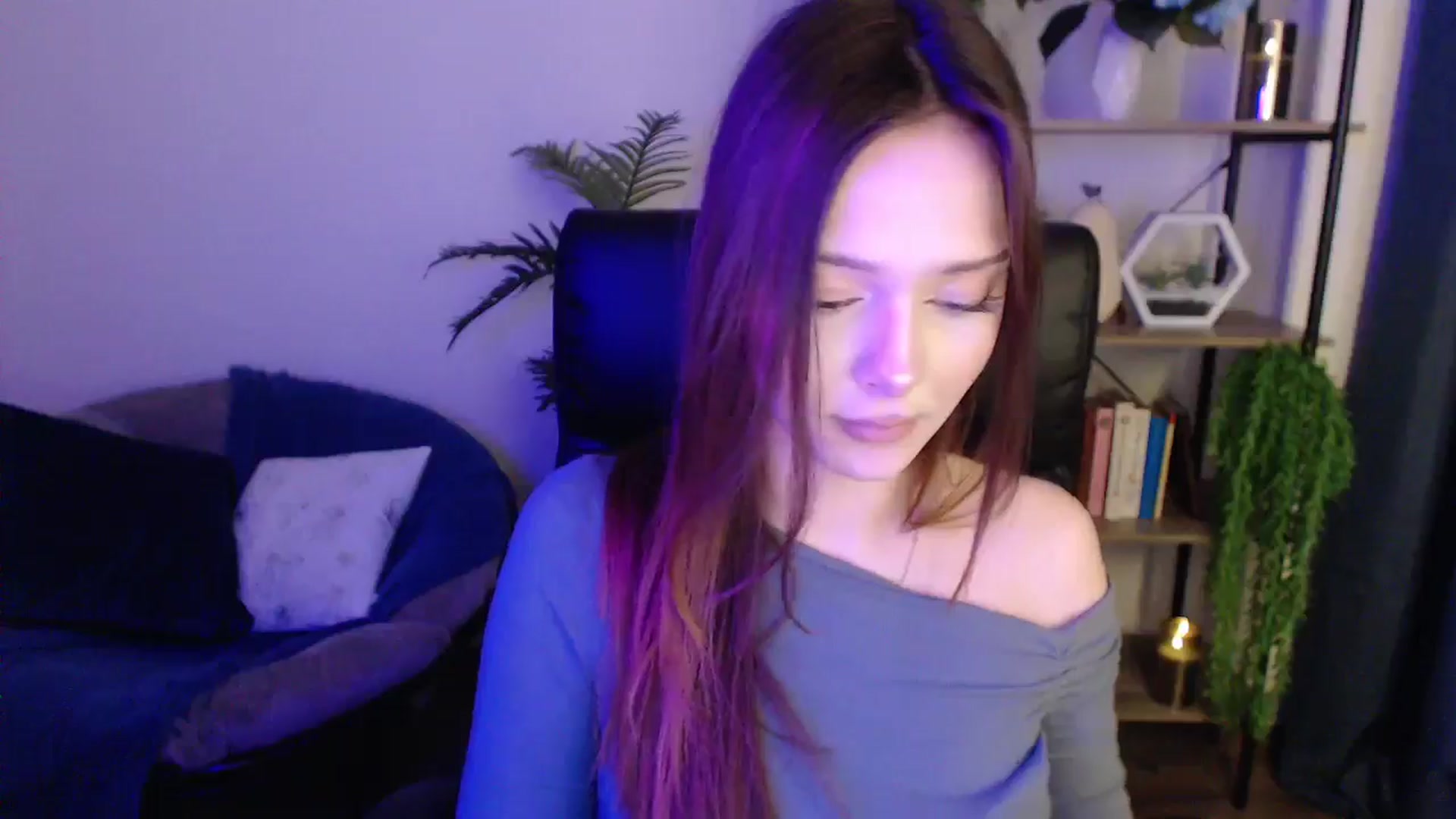 Gallery image thumbnail from KateManelli's myfreecams stream on, 01/18/2025, 14:00 image 16 of 20