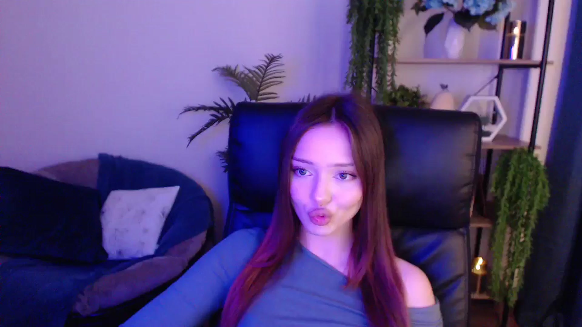 Gallery image thumbnail from KateManelli's myfreecams stream on, 01/18/2025, 14:00 image 20 of 20