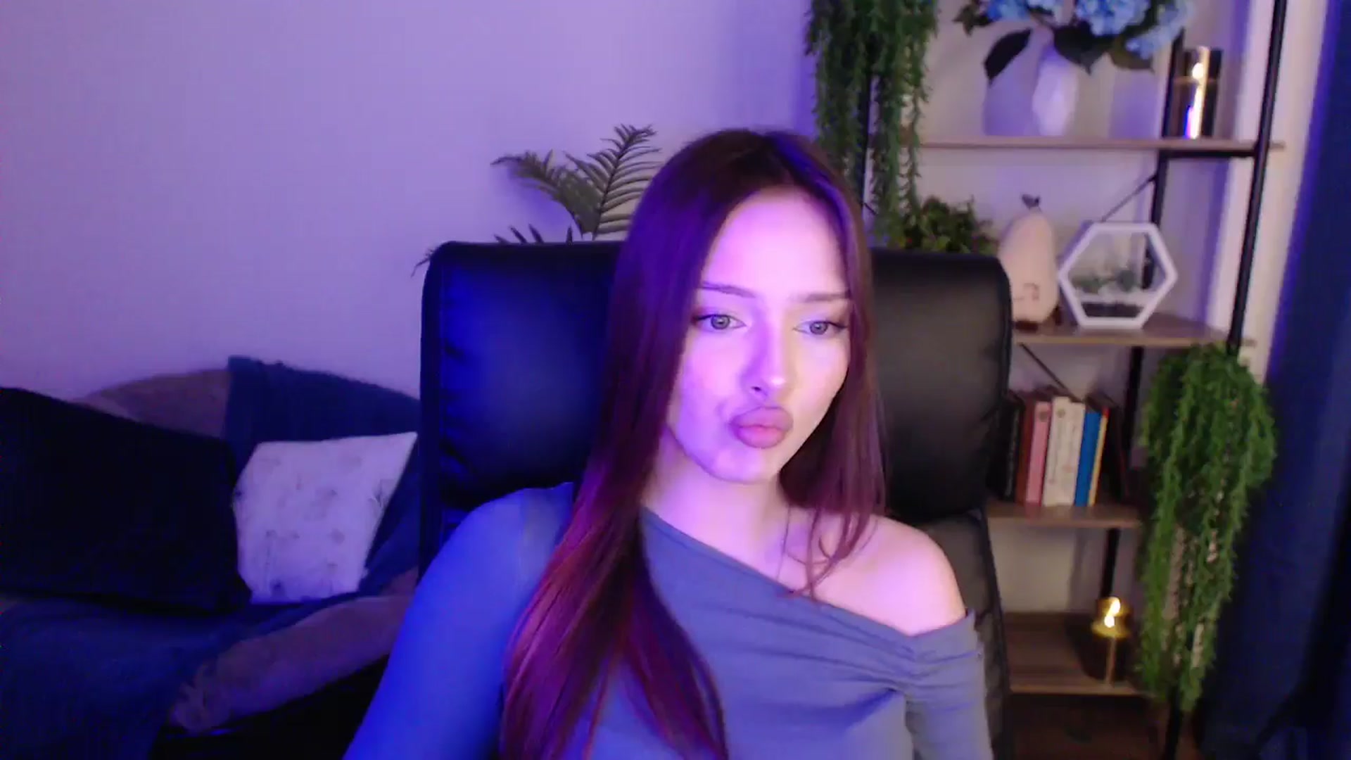 Gallery image thumbnail from KateManelli's myfreecams stream on, 01/18/2025, 14:28 image 4 of 20