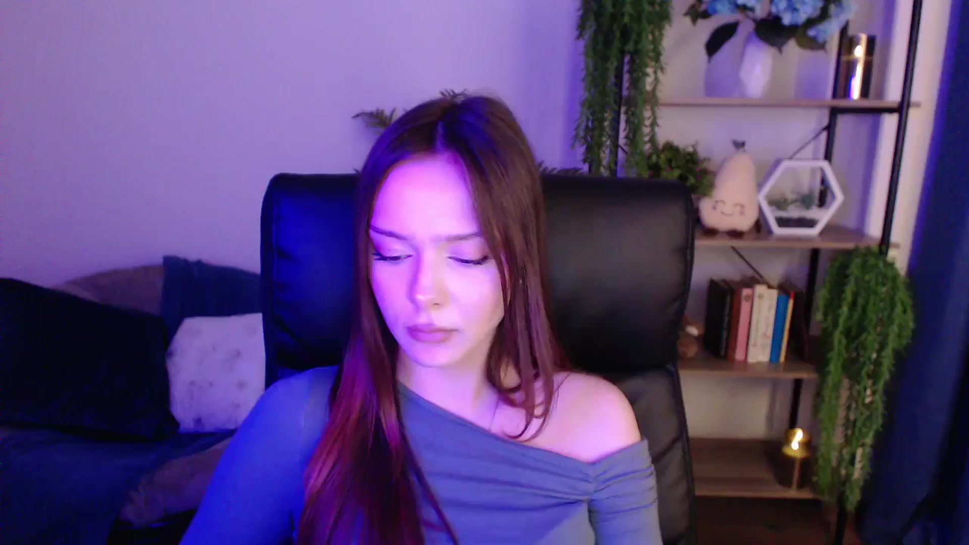 Gallery image thumbnail from KateManelli's myfreecams stream on, 01/18/2025, 14:28 image 16 of 20