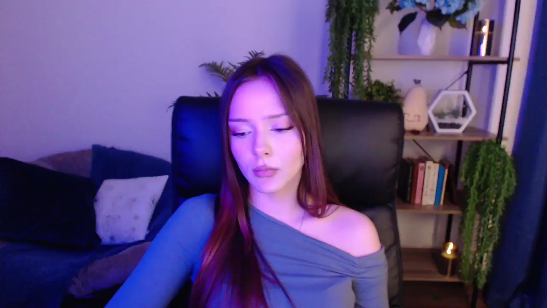 Gallery image thumbnail from KateManelli's myfreecams stream on, 01/18/2025, 14:28 image 12 of 20