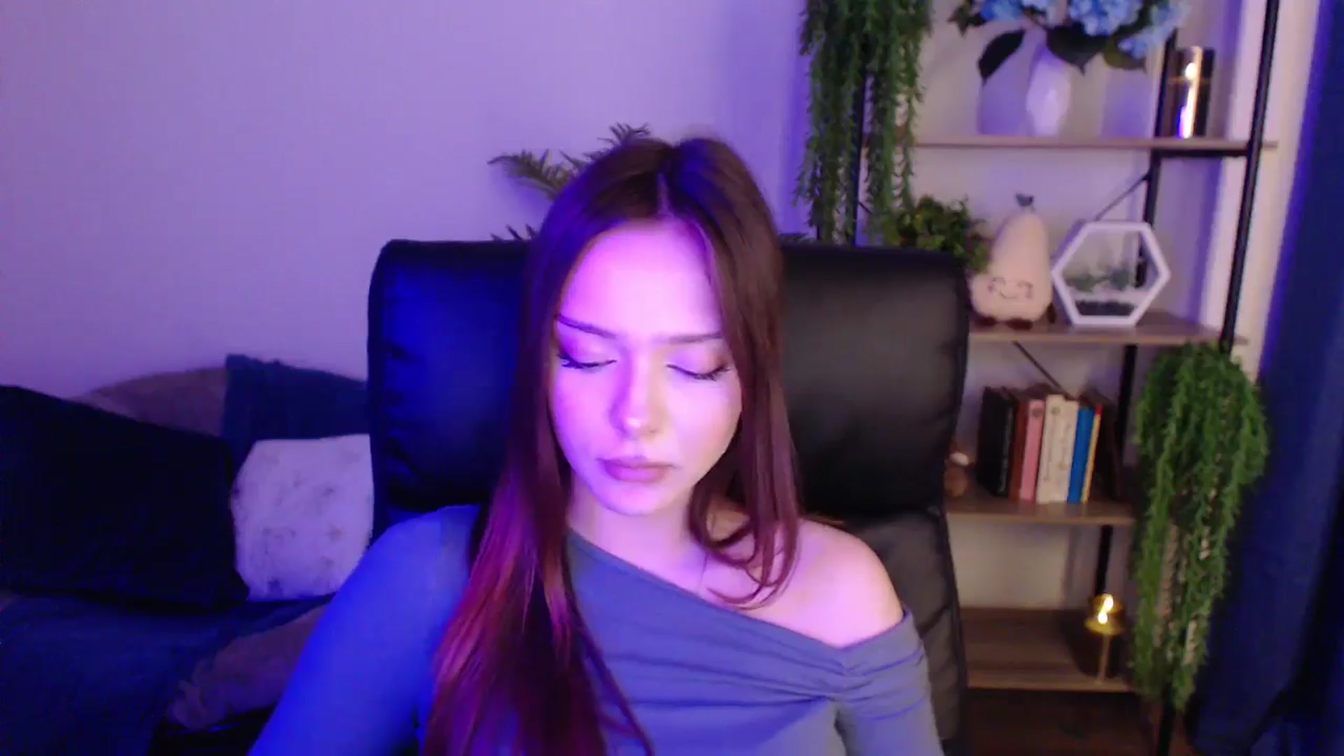 Gallery image thumbnail from KateManelli's myfreecams stream on, 01/18/2025, 14:28 image 15 of 20
