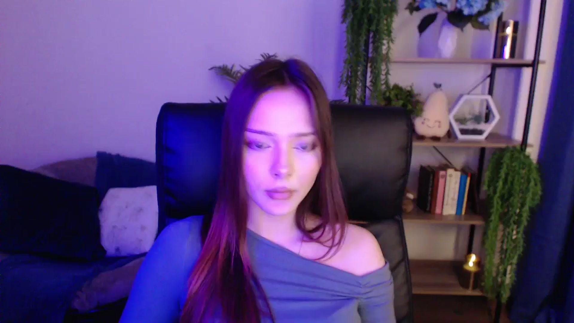 Gallery image thumbnail from KateManelli's myfreecams stream on, 01/18/2025, 14:28 image 18 of 20