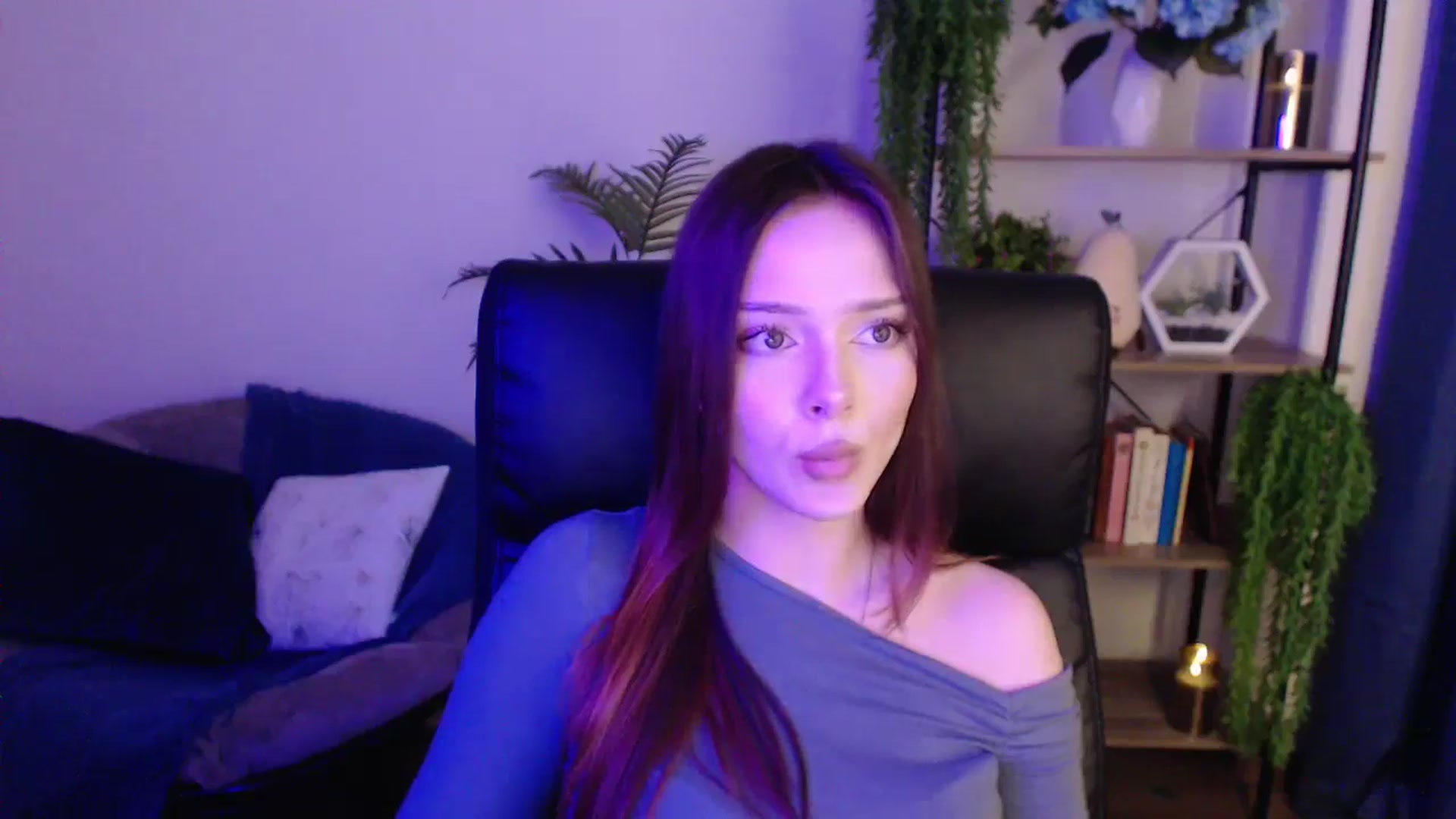 Gallery image thumbnail from KateManelli's myfreecams stream on, 01/18/2025, 14:28 image 5 of 20
