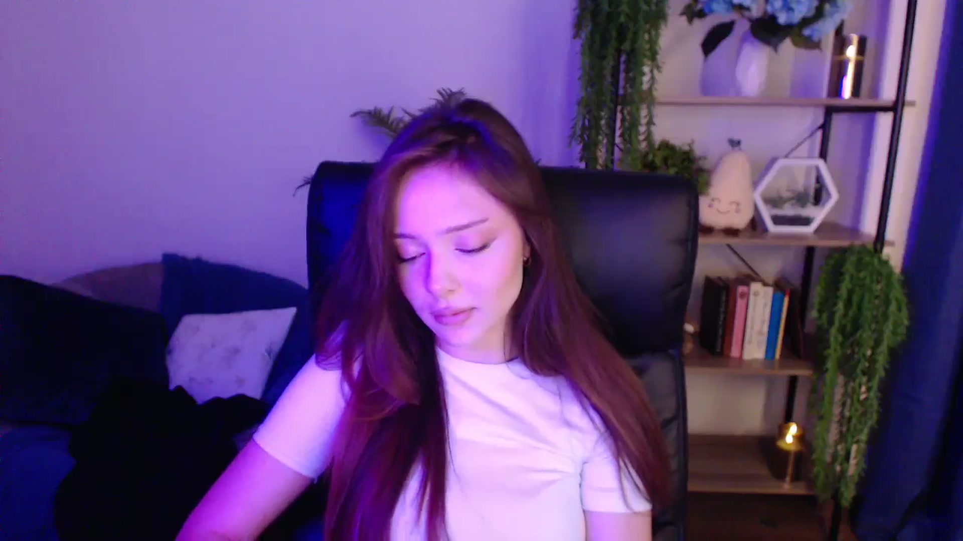 Gallery image thumbnail from KateManelli's myfreecams stream on, 01/19/2025, 09:45 image 12 of 20