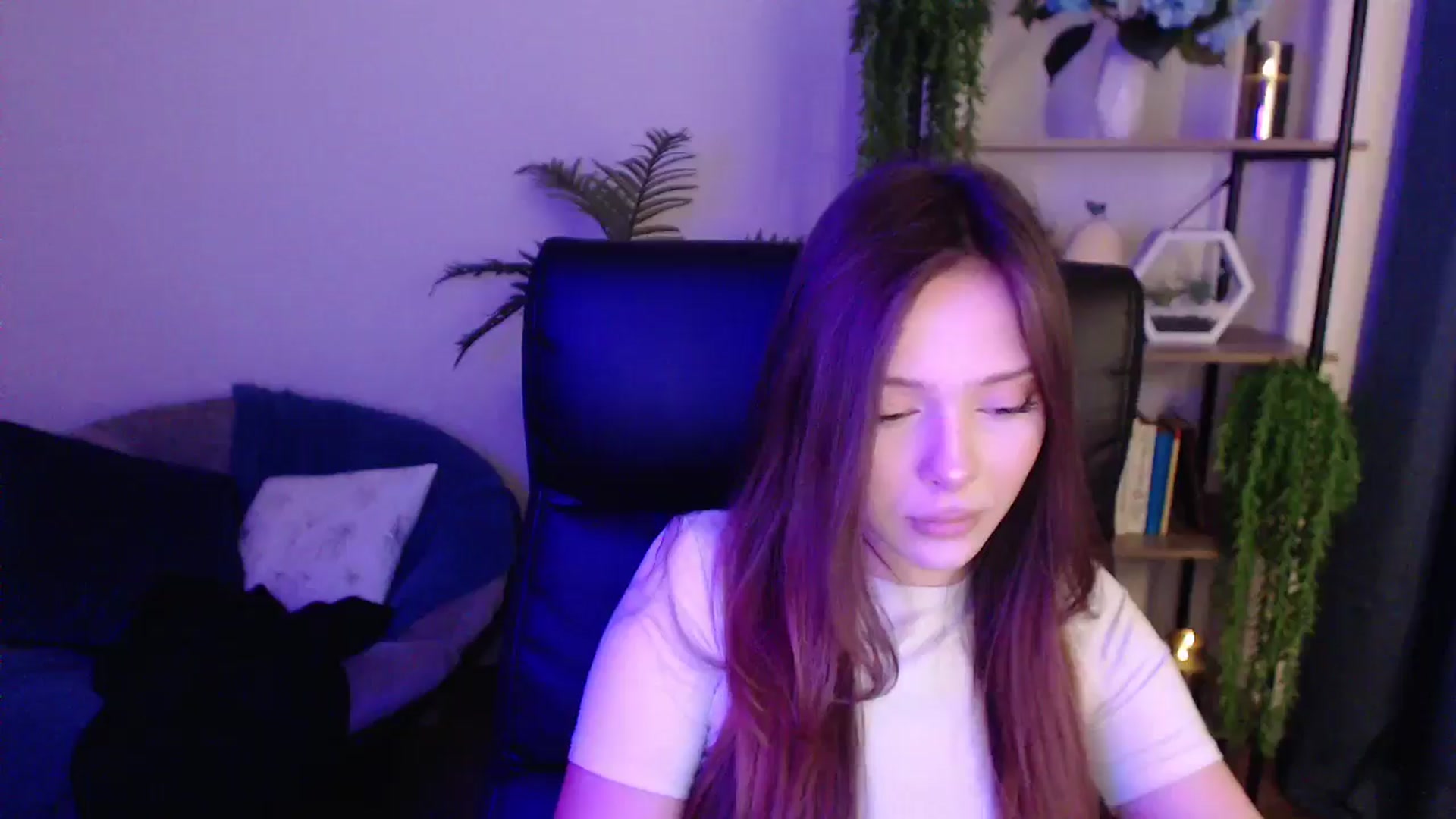 Gallery image thumbnail from KateManelli's myfreecams stream on, 01/19/2025, 10:04 image 8 of 20