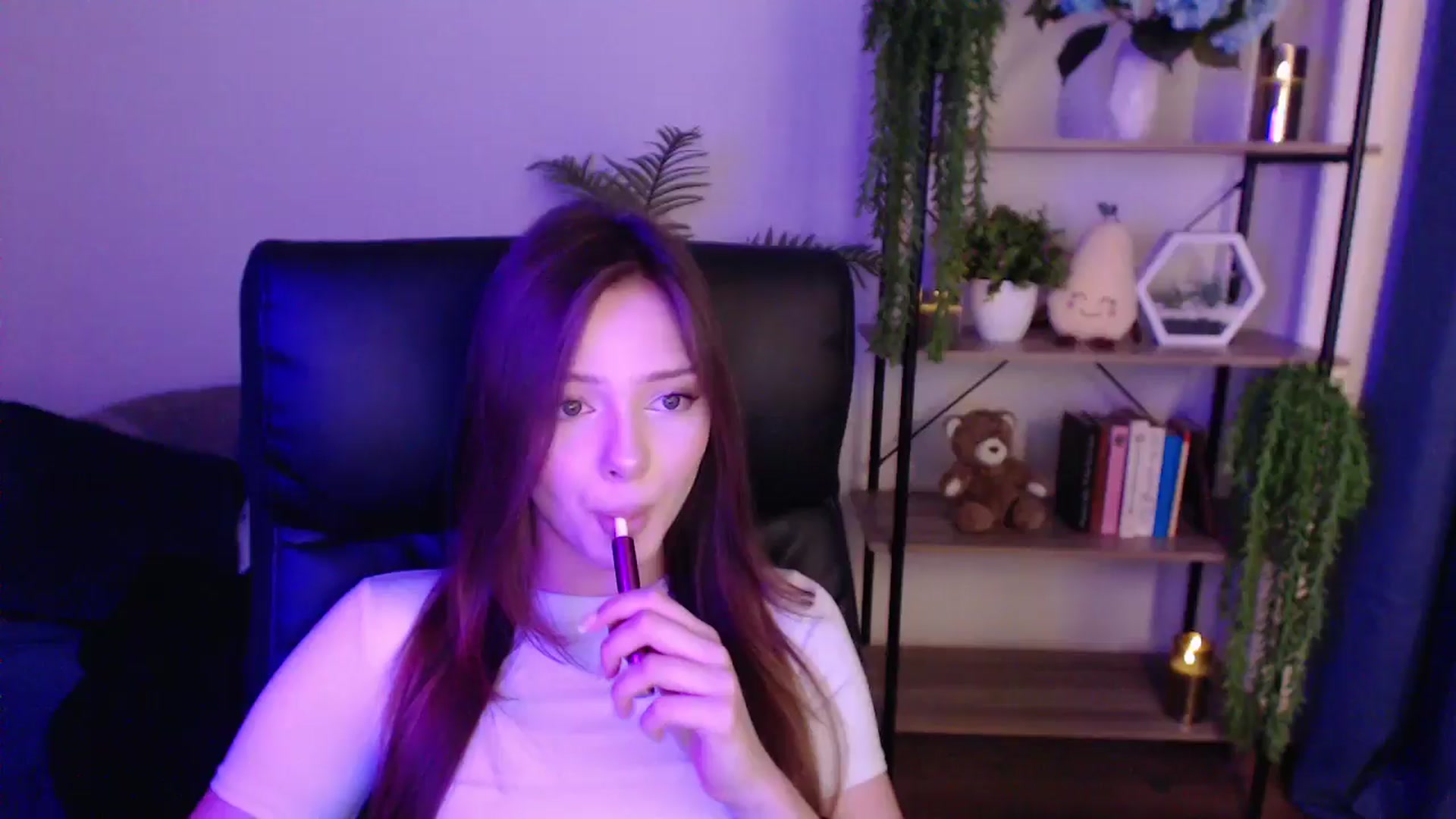 Gallery image thumbnail from KateManelli's myfreecams stream on, 01/19/2025, 11:25 image 9 of 20