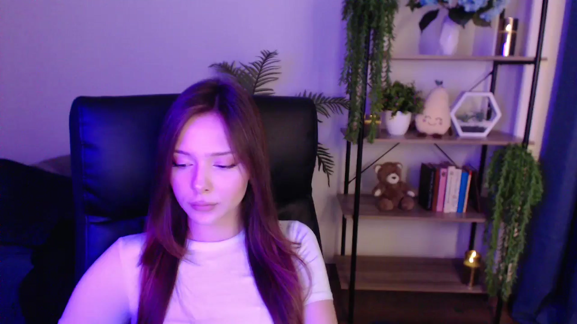 Gallery image thumbnail from KateManelli's myfreecams stream on, 01/19/2025, 11:25 image 6 of 20