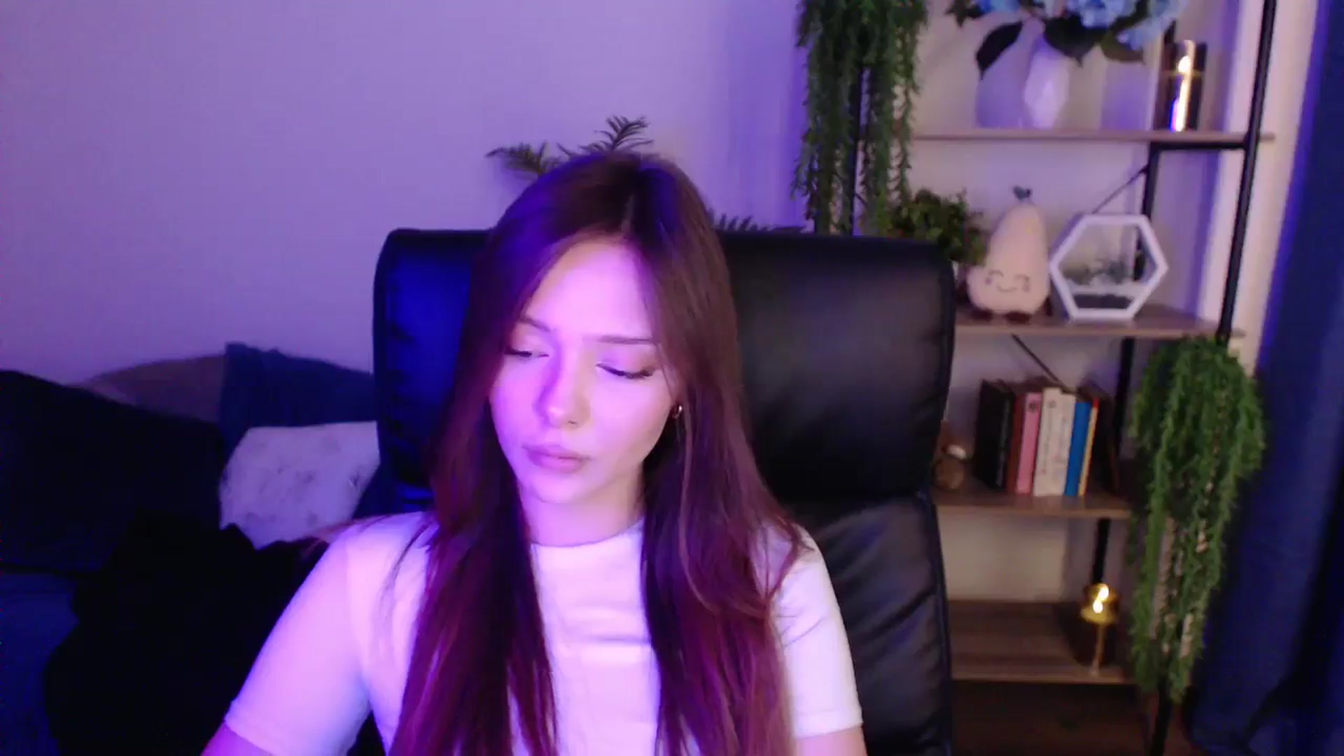 Gallery image thumbnail from KateManelli's myfreecams stream on, 01/19/2025, 11:25 image 18 of 20