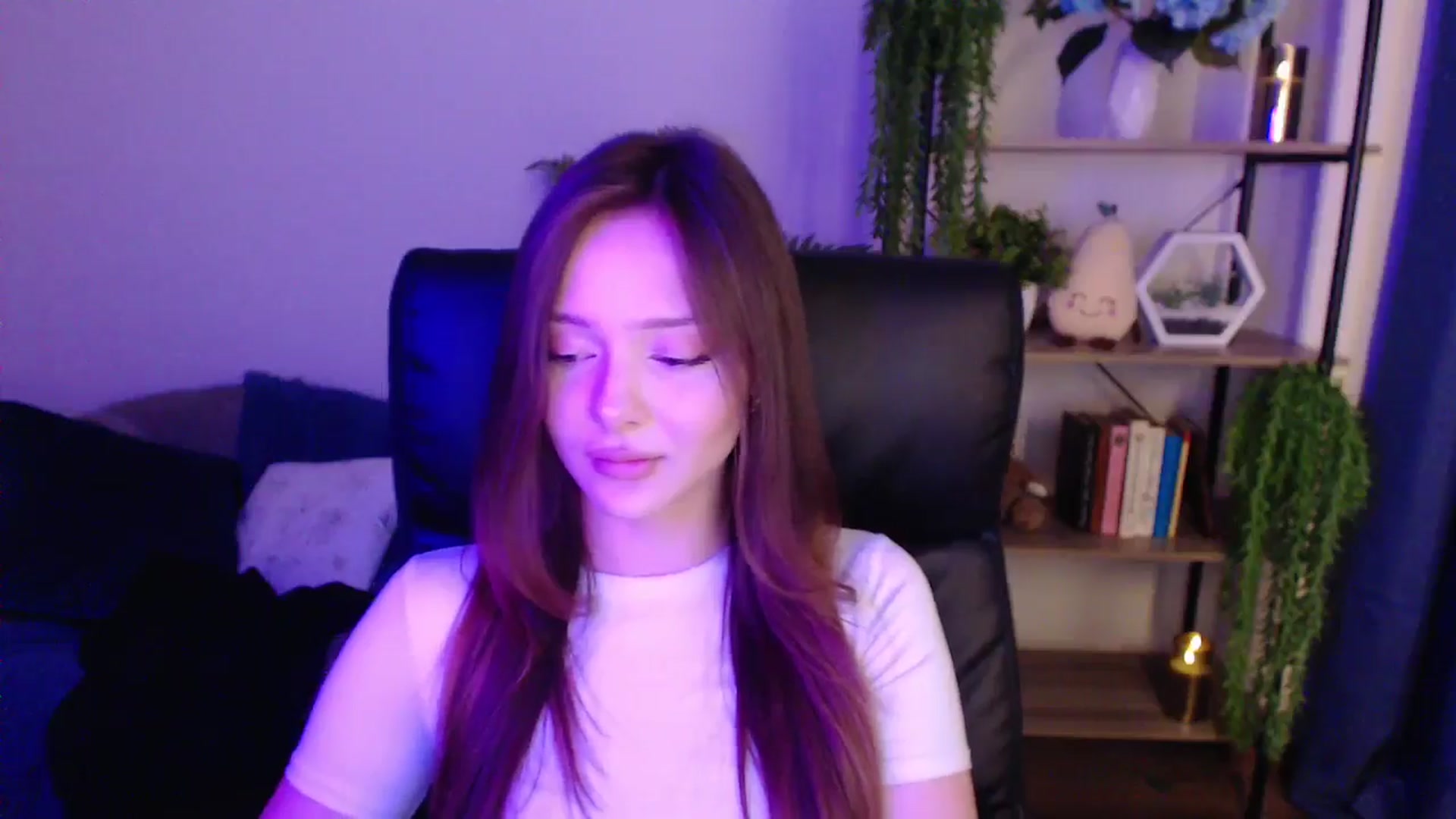 Gallery image thumbnail from KateManelli's myfreecams stream on, 01/19/2025, 11:25 image 13 of 20