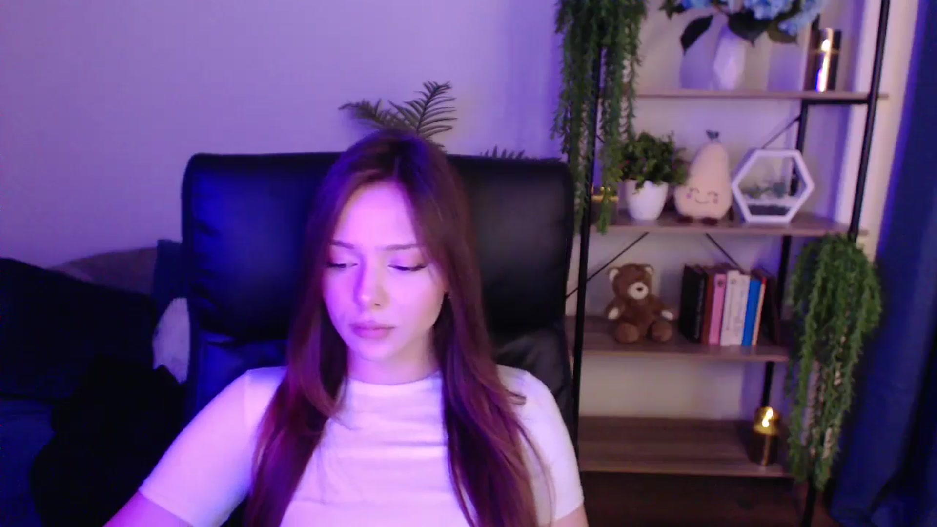 Gallery image thumbnail from KateManelli's myfreecams stream on, 01/19/2025, 11:25 image 10 of 20