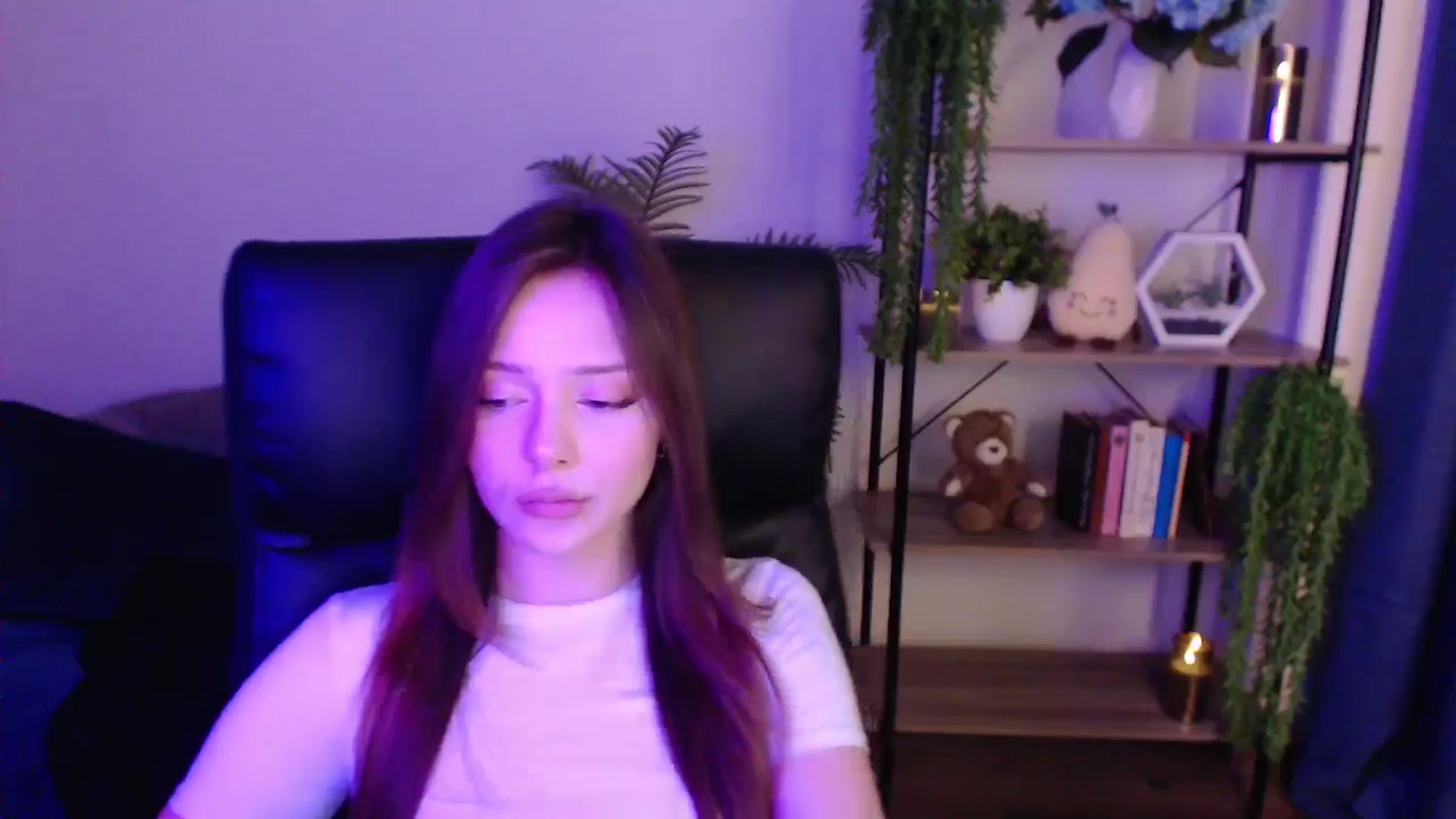 Gallery image thumbnail from KateManelli's myfreecams stream on, 01/19/2025, 11:25 image 8 of 20