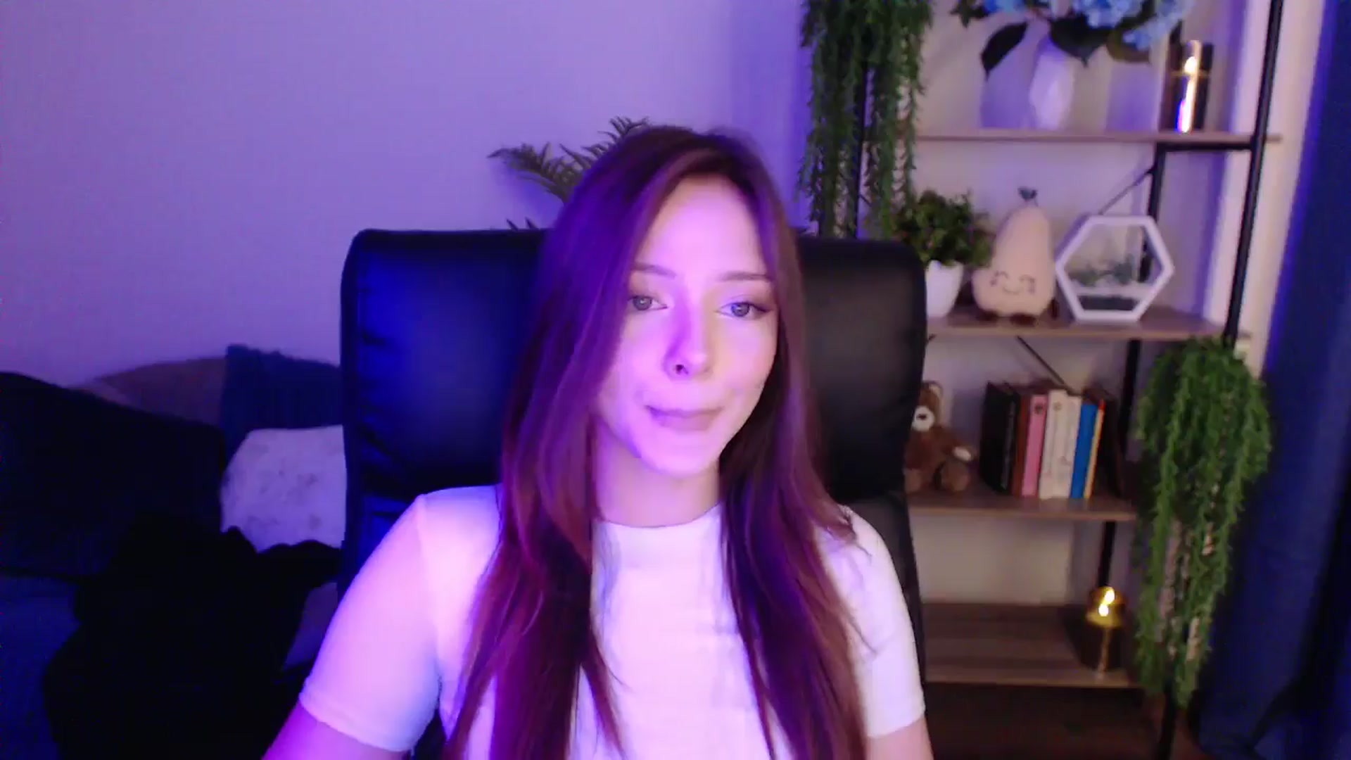 Gallery image thumbnail from KateManelli's myfreecams stream on, 01/19/2025, 11:25 image 12 of 20