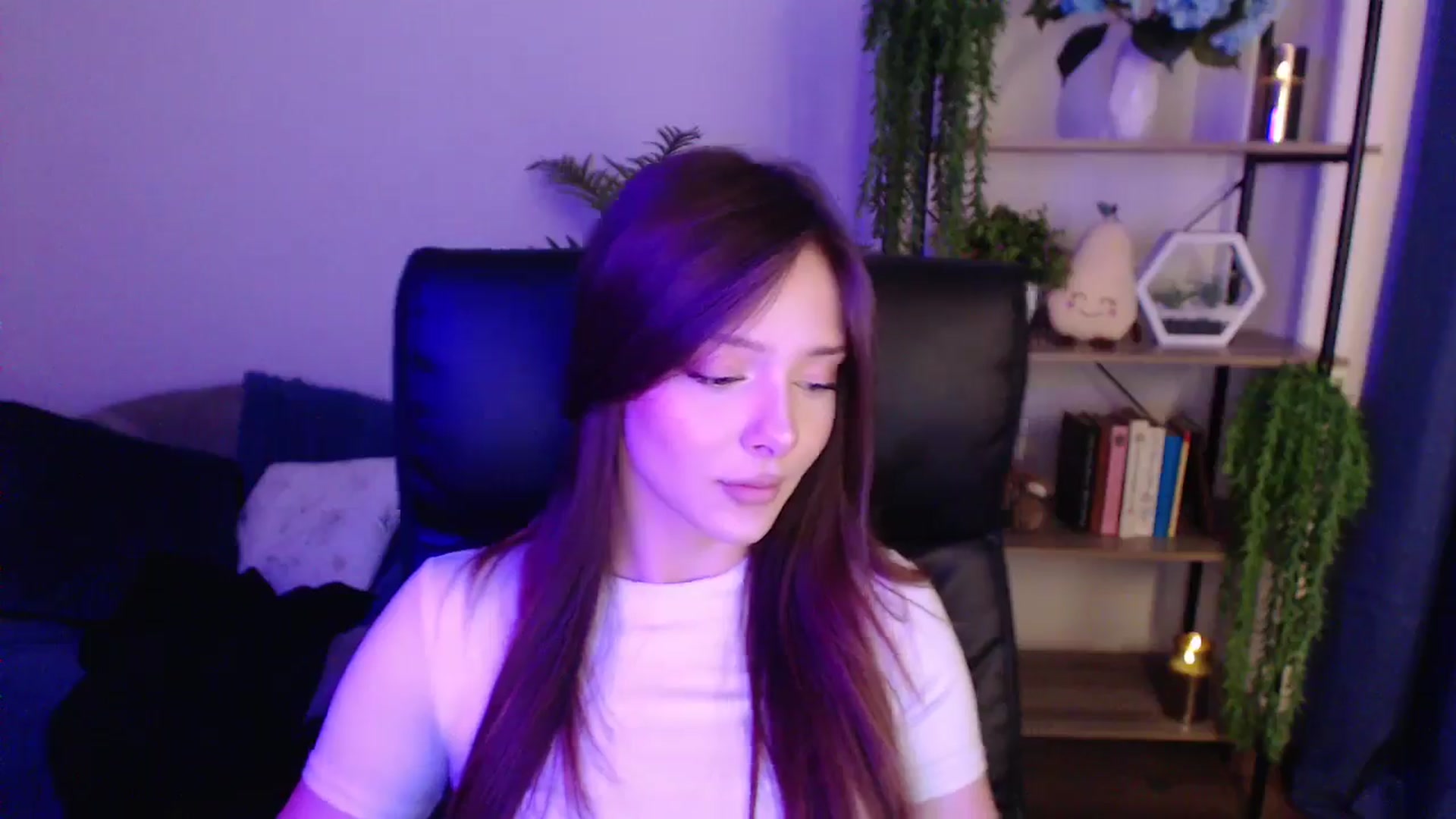 Gallery image thumbnail from KateManelli's myfreecams stream on, 01/19/2025, 11:25 image 14 of 20