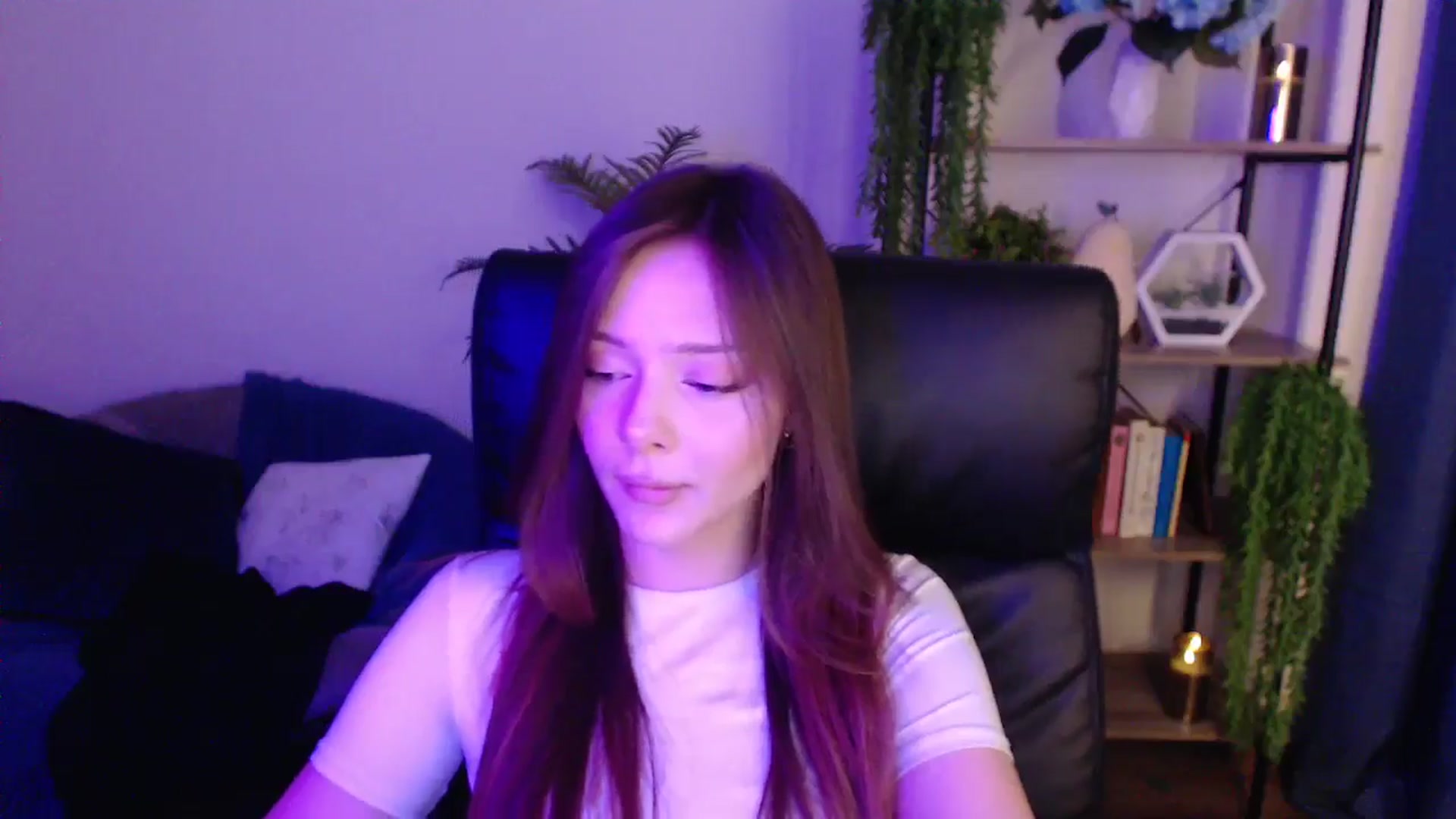 Gallery image thumbnail from KateManelli's myfreecams stream on, 01/19/2025, 11:25 image 19 of 20