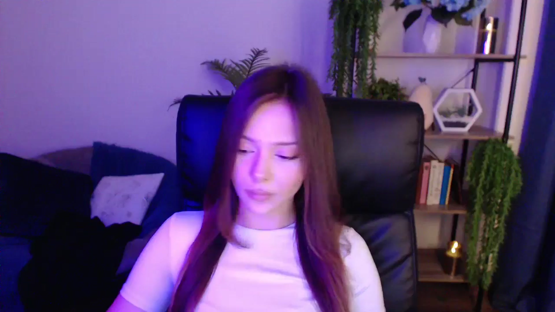 Gallery image thumbnail from KateManelli's myfreecams stream on, 01/19/2025, 11:43 image 12 of 20
