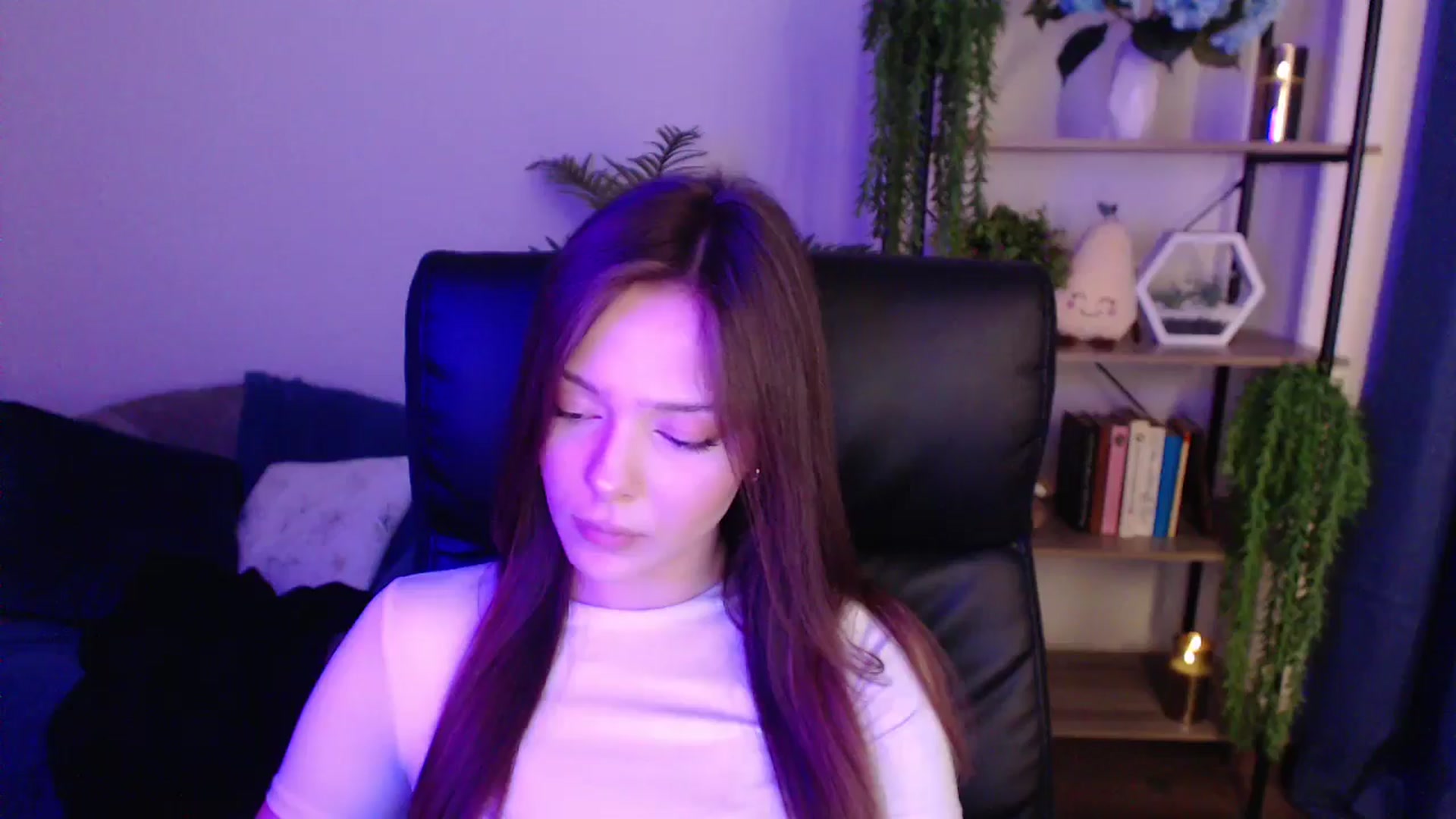 Gallery image thumbnail from KateManelli's myfreecams stream on, 01/19/2025, 11:43 image 15 of 20