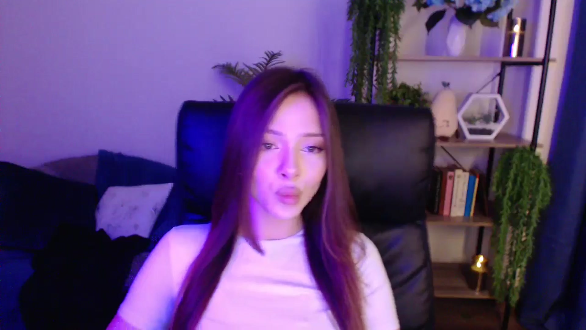 Gallery image thumbnail from KateManelli's myfreecams stream on, 01/19/2025, 11:43 image 10 of 20