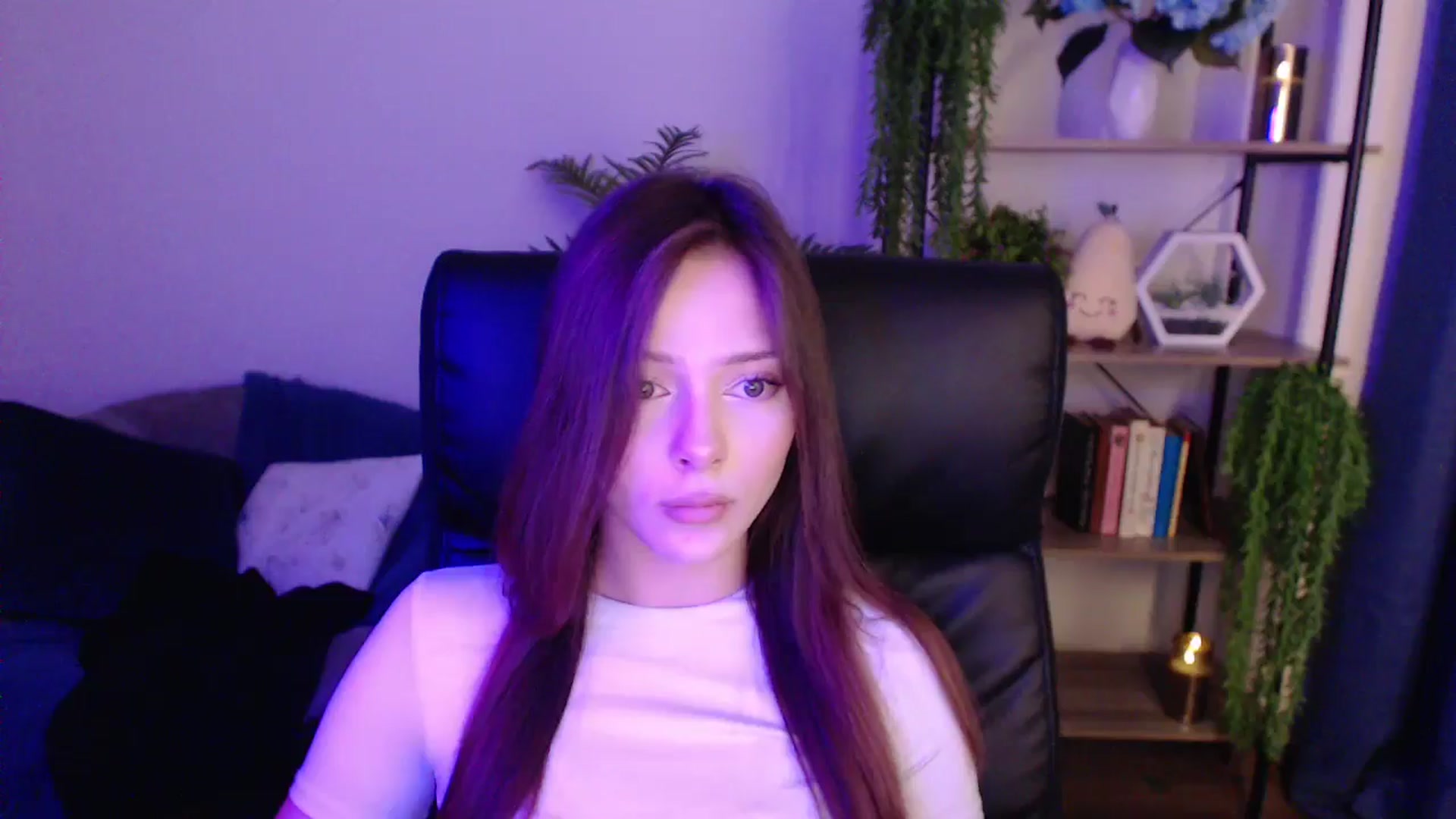 Gallery image thumbnail from KateManelli's myfreecams stream on, 01/19/2025, 11:43 image 17 of 20