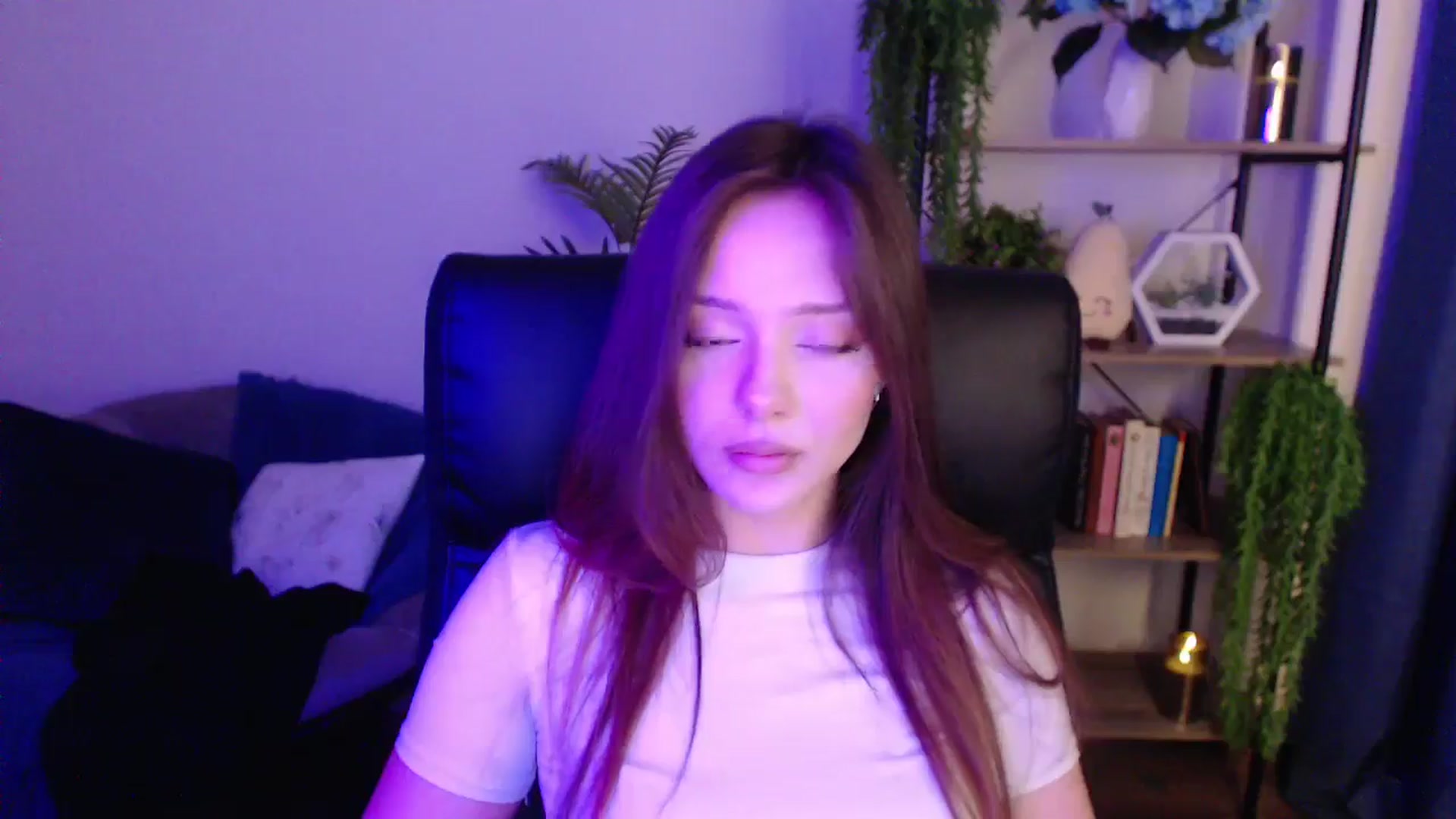 Gallery image thumbnail from KateManelli's myfreecams stream on, 01/19/2025, 12:46 image 18 of 20