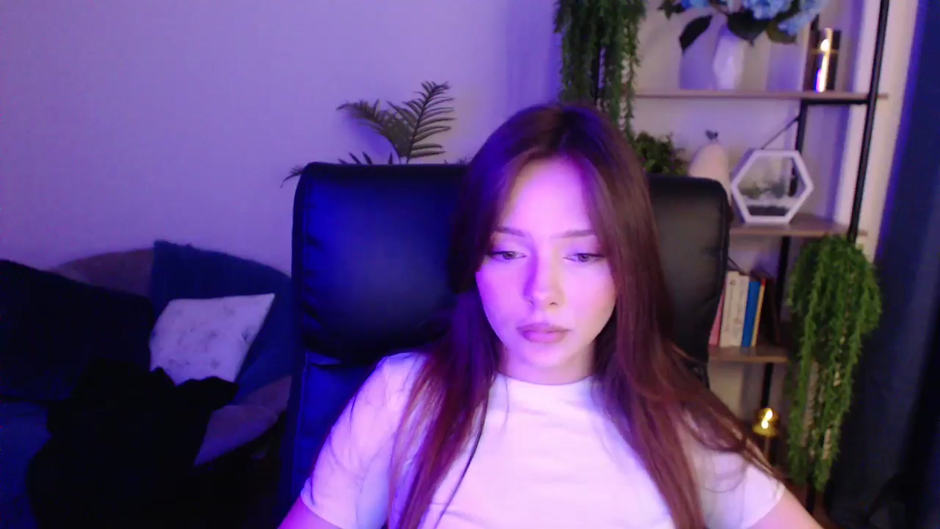 Gallery image thumbnail from KateManelli's myfreecams stream on, 01/19/2025, 12:46 image 14 of 20