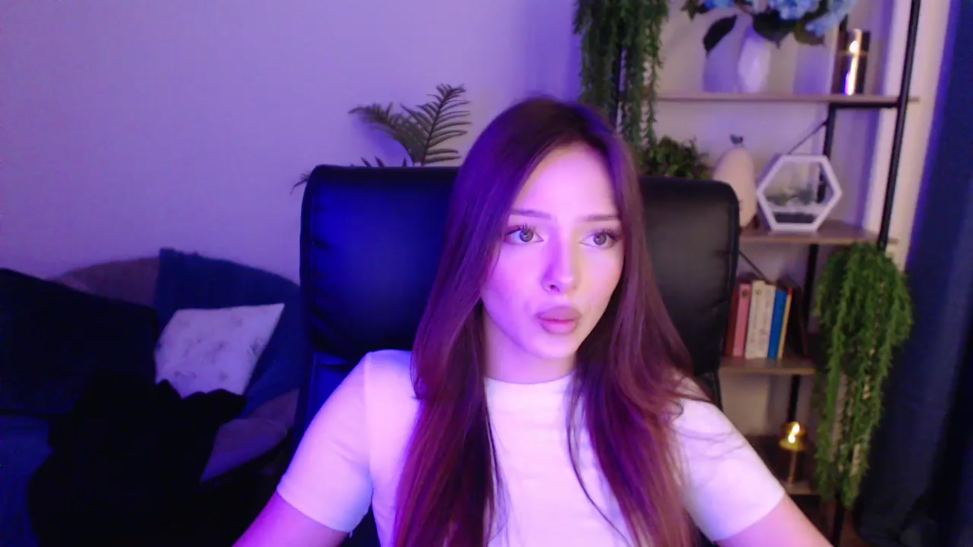 Gallery image thumbnail from KateManelli's myfreecams stream on, 01/19/2025, 12:46 image 1 of 20