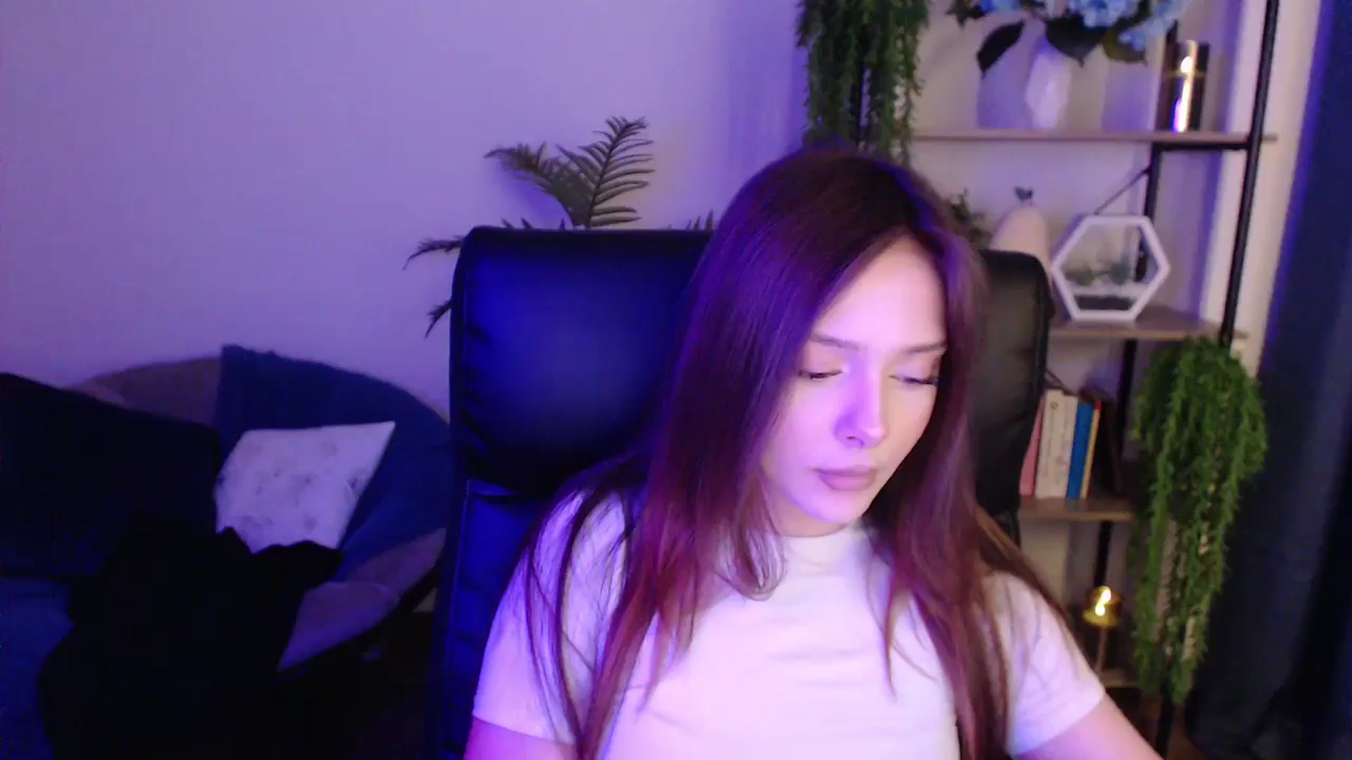 Gallery image thumbnail from KateManelli's myfreecams stream on, 01/19/2025, 12:46 image 6 of 20