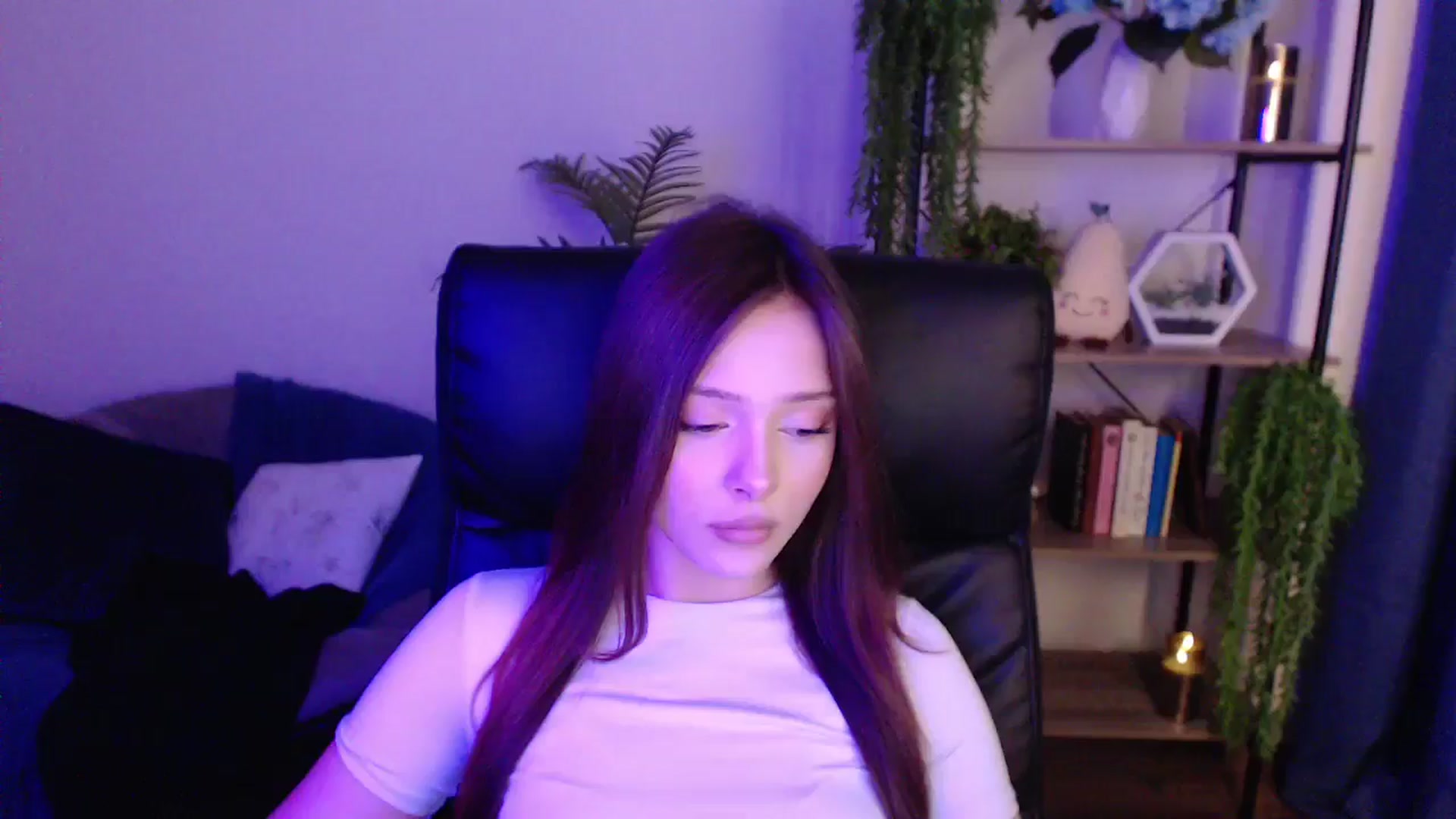 Gallery image thumbnail from KateManelli's myfreecams stream on, 01/19/2025, 13:49 image 9 of 20