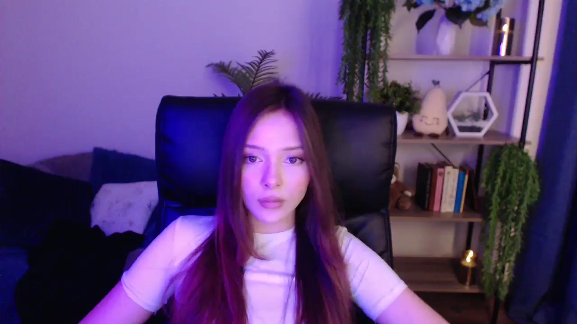 Gallery image thumbnail from KateManelli's myfreecams stream on, 01/19/2025, 13:49 image 14 of 20