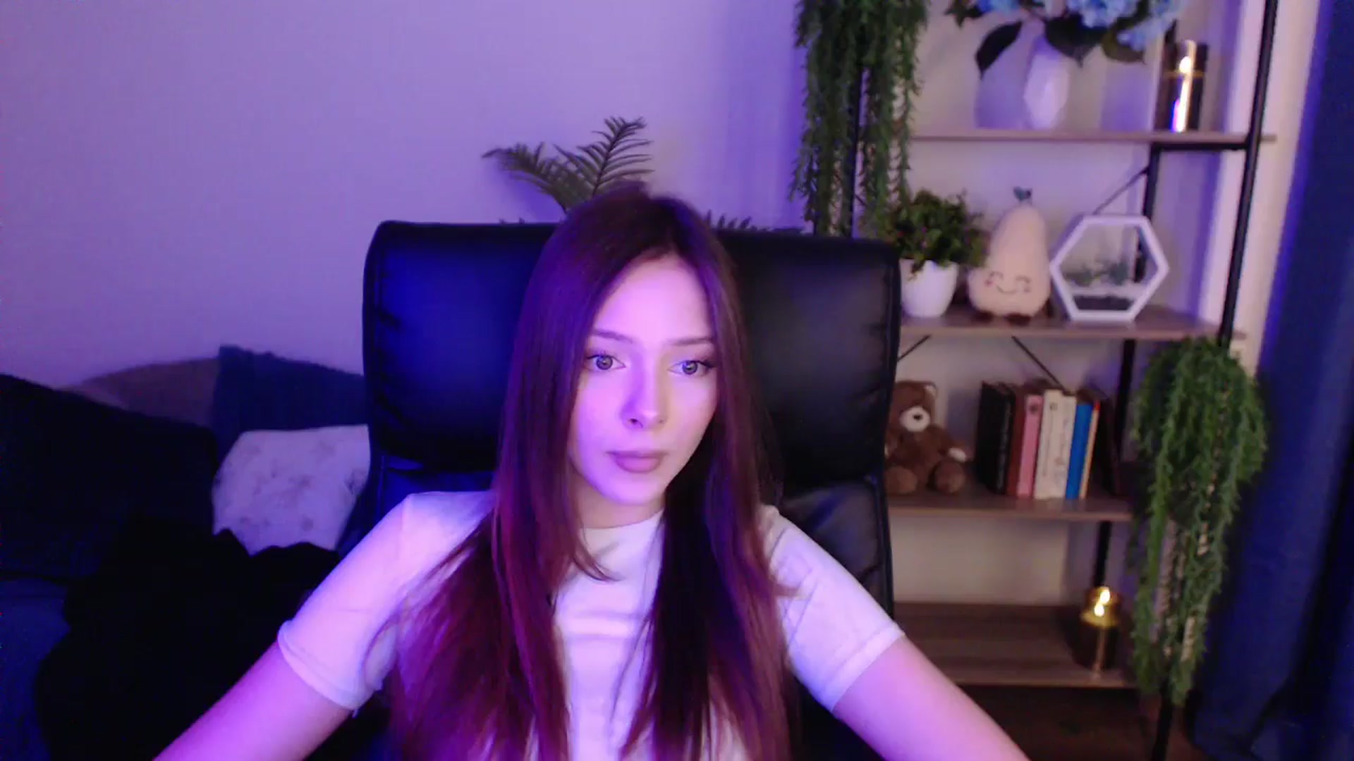 Gallery image thumbnail from KateManelli's myfreecams stream on, 01/19/2025, 13:49 image 13 of 20