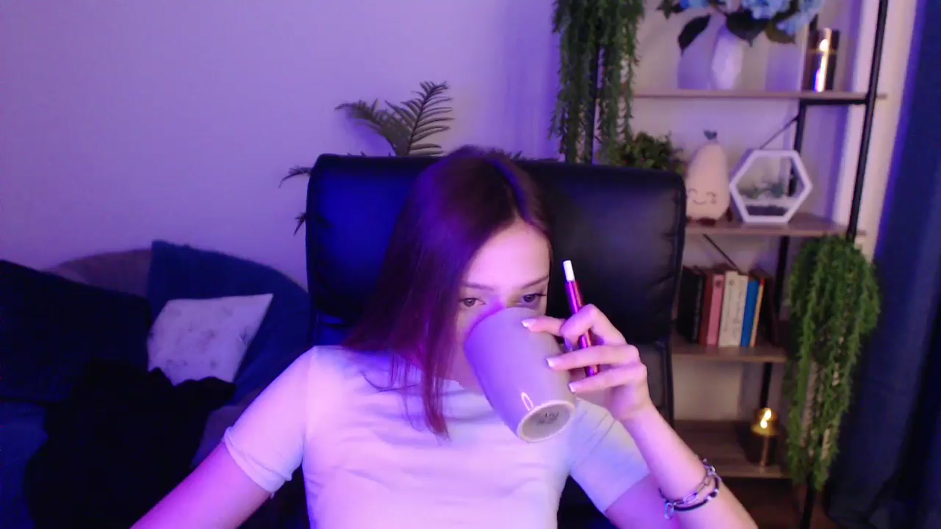 Gallery image thumbnail from KateManelli's myfreecams stream on, 01/19/2025, 13:49 image 2 of 20
