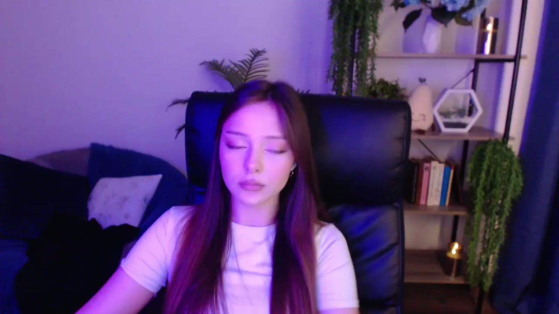 Gallery image thumbnail from KateManelli's myfreecams stream on, 01/19/2025, 13:49 image 5 of 20