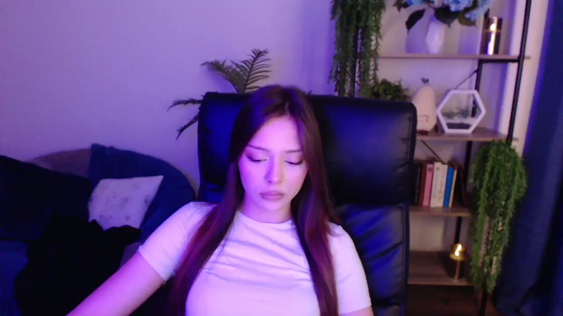 Gallery image thumbnail from KateManelli's myfreecams stream on, 01/19/2025, 13:49 image 6 of 20