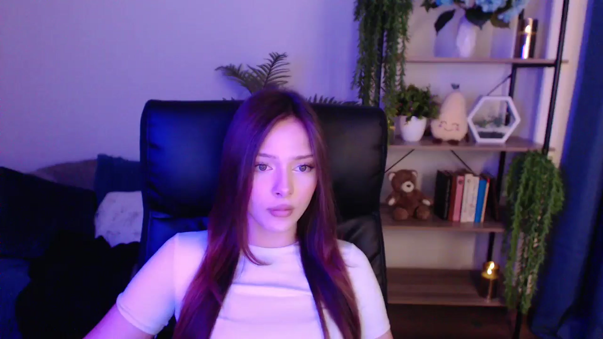 Gallery image thumbnail from KateManelli's myfreecams stream on, 01/19/2025, 13:49 image 12 of 20