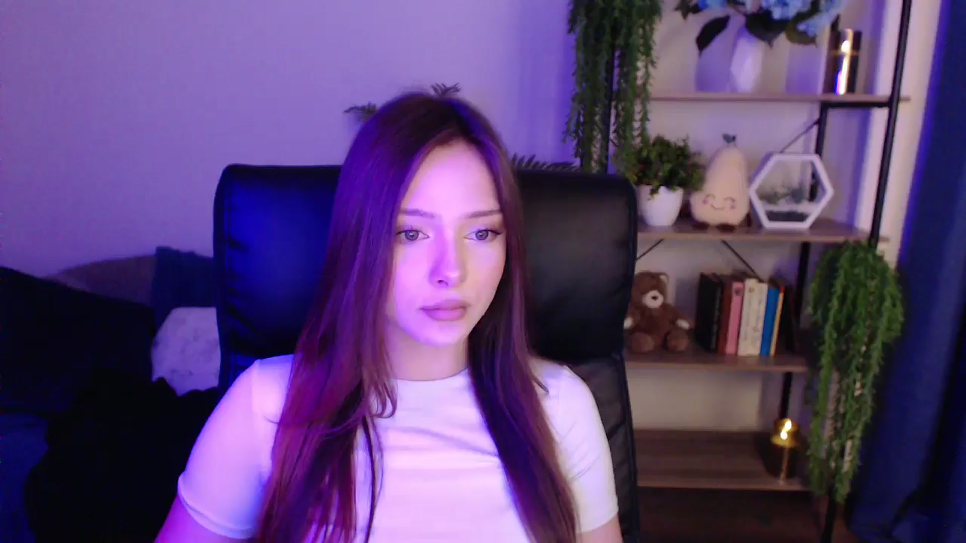 Gallery image thumbnail from KateManelli's myfreecams stream on, 01/19/2025, 14:22 image 18 of 20