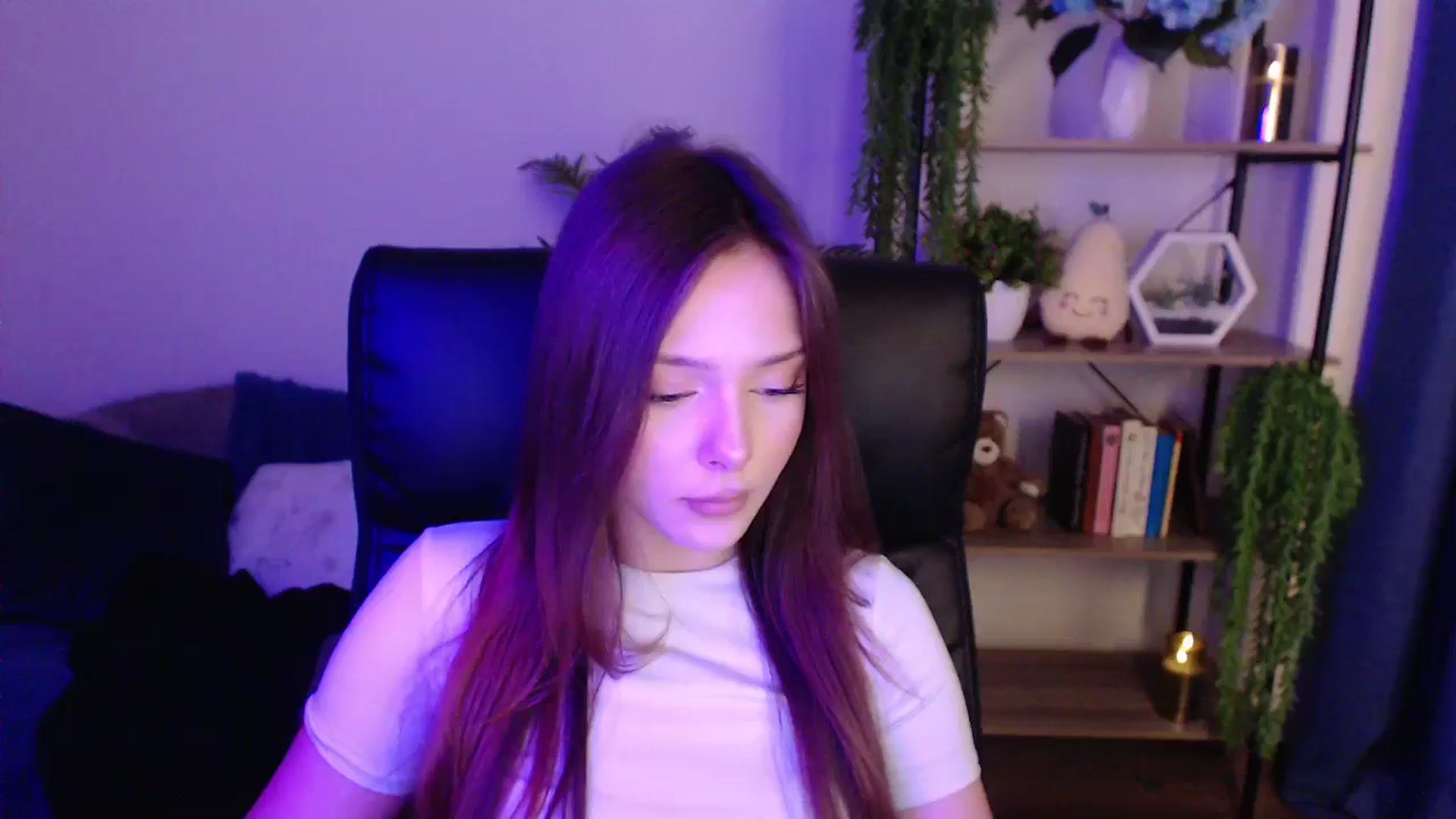 Gallery image thumbnail from KateManelli's myfreecams stream on, 01/19/2025, 14:22 image 12 of 20