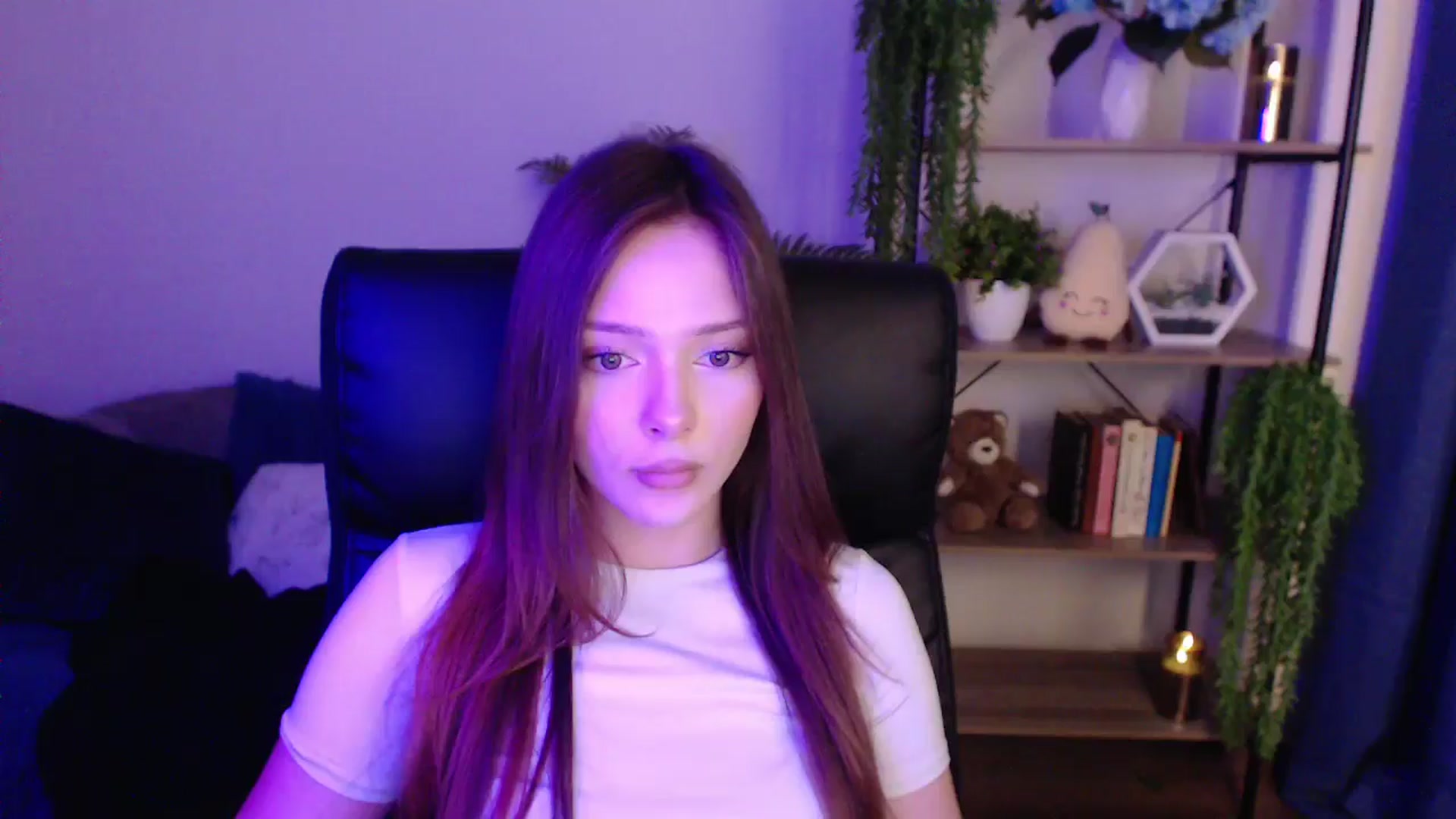 Gallery image thumbnail from KateManelli's myfreecams stream on, 01/19/2025, 14:22 image 10 of 20