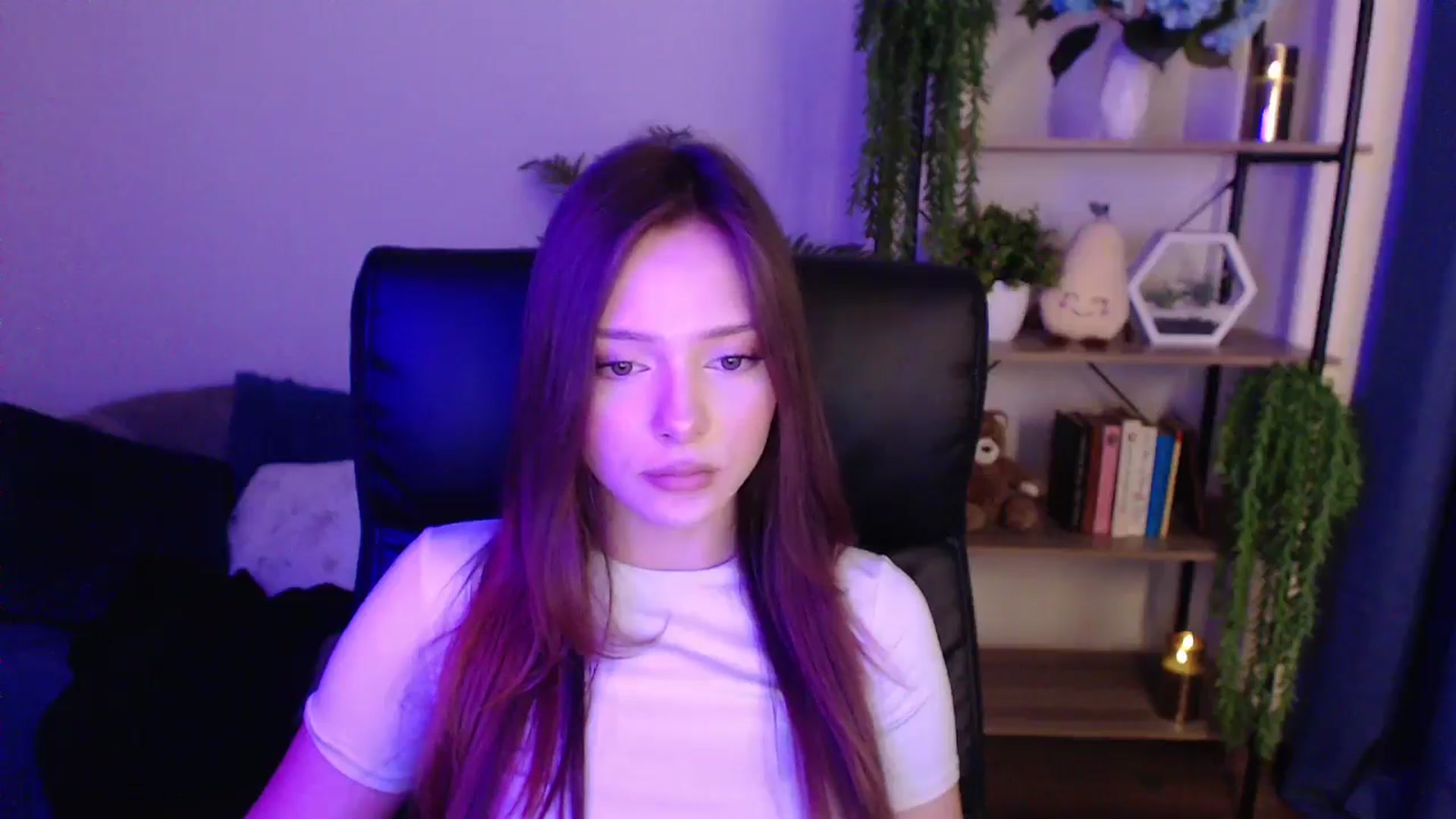 Gallery image thumbnail from KateManelli's myfreecams stream on, 01/19/2025, 14:22 image 13 of 20