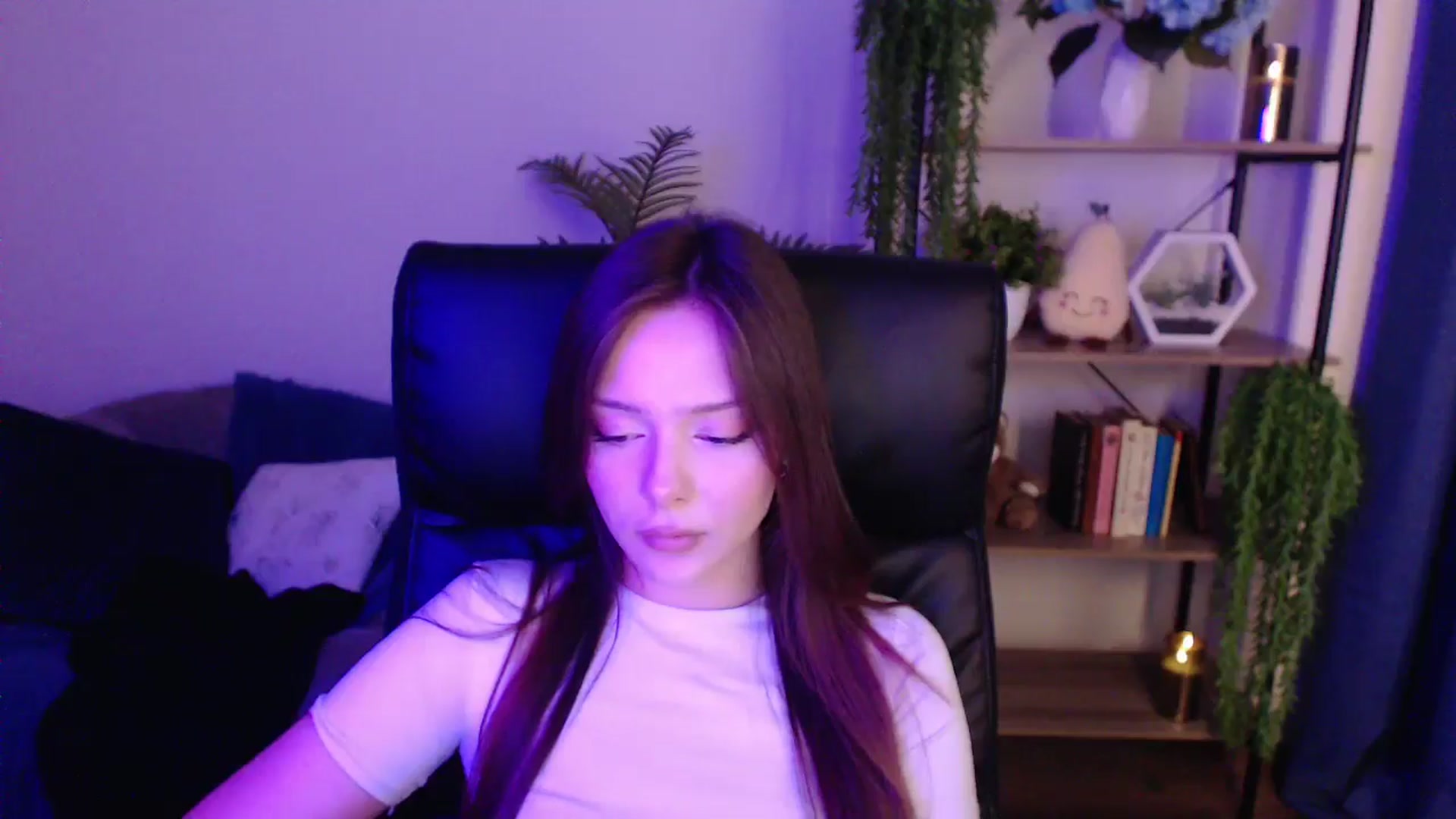 Gallery image thumbnail from KateManelli's myfreecams stream on, 01/19/2025, 14:22 image 2 of 20